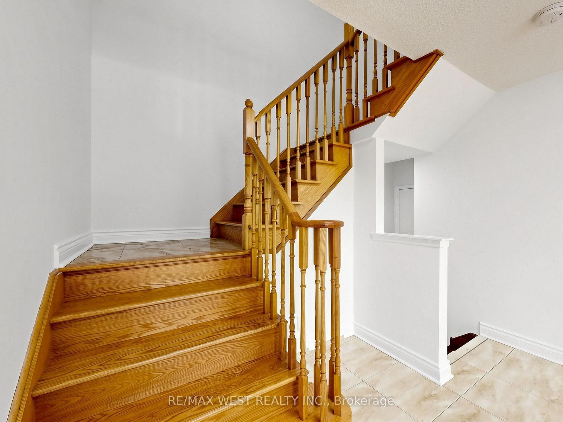 Photo 24 of 63 Echo Ridge Crescent, Vaughan, Sonoma Heights — HOMEH