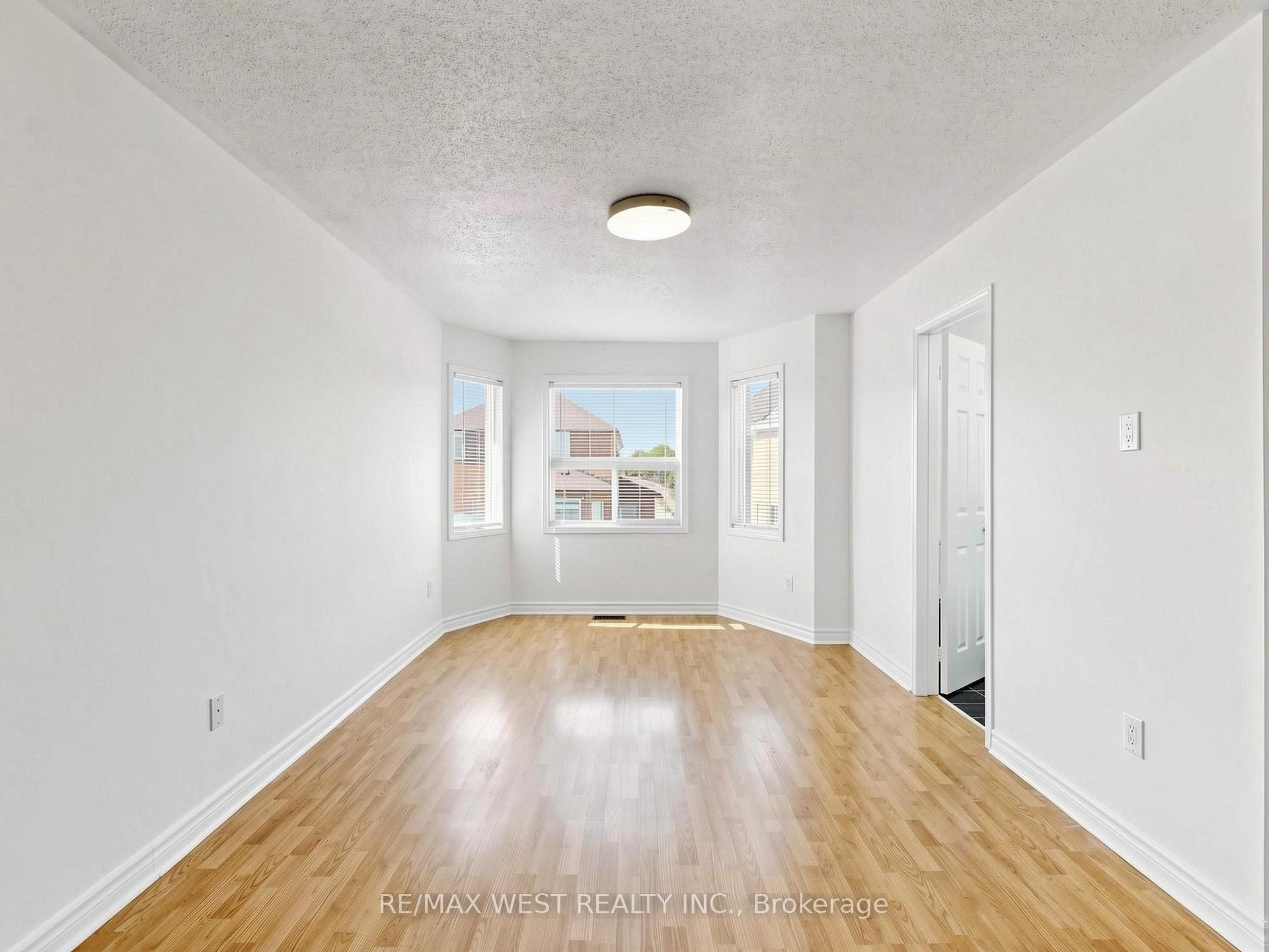 Photo 27 of 63 Echo Ridge Crescent, Vaughan, Sonoma Heights — HOMEH