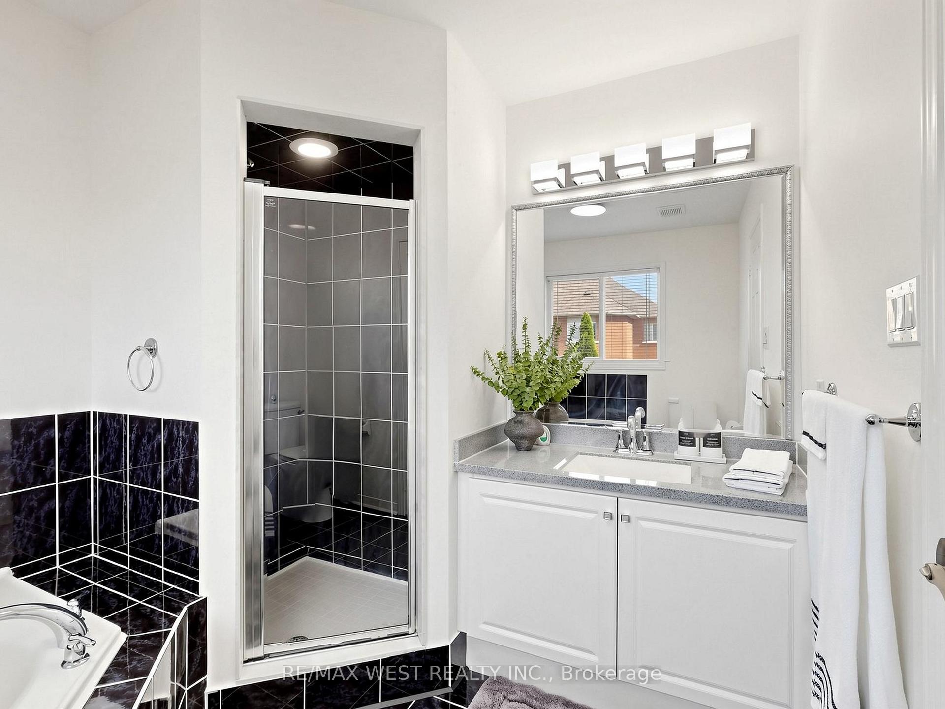 Photo 33 of 63 Echo Ridge Crescent, Vaughan, Sonoma Heights — HOMEH