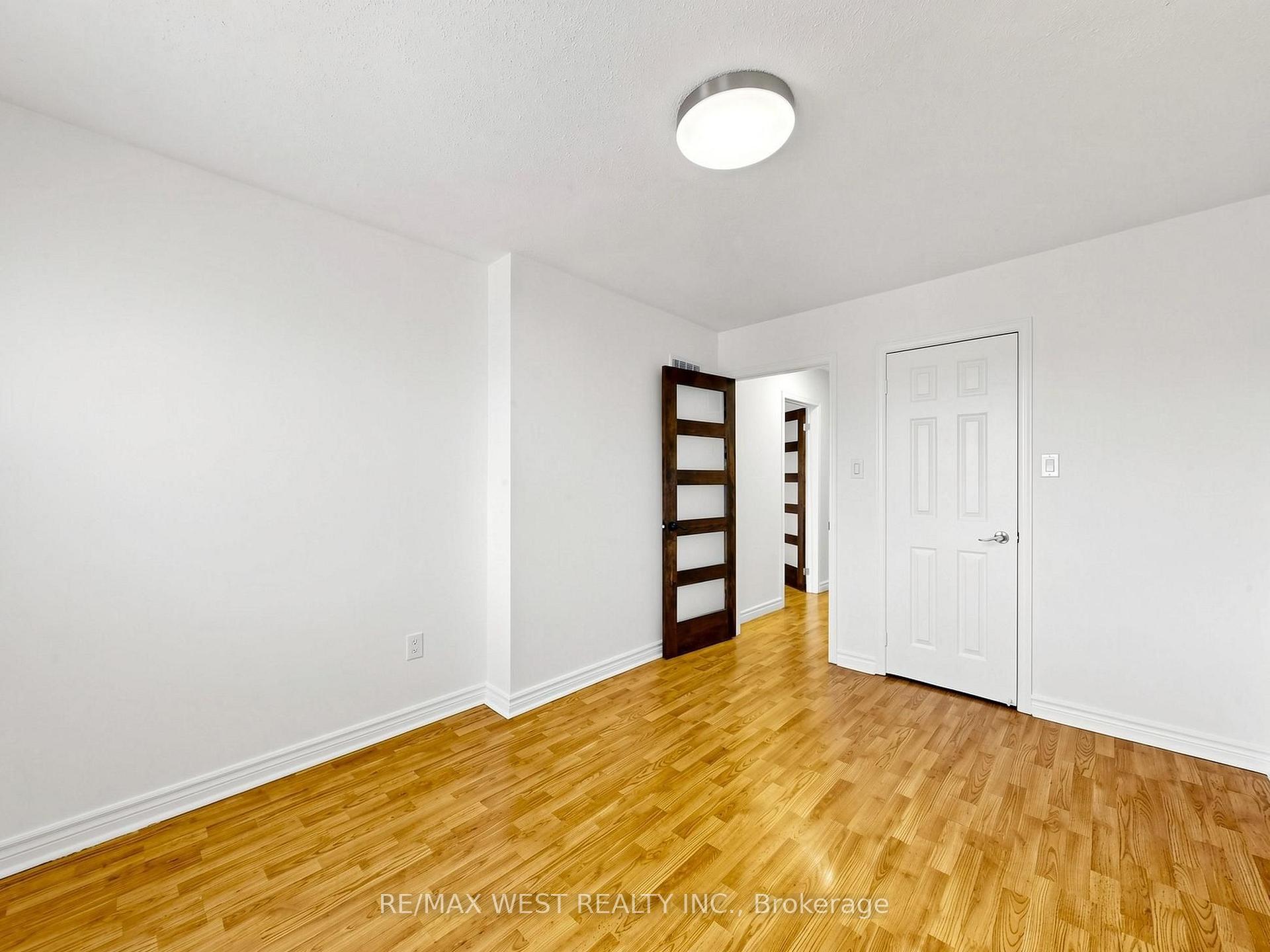 Photo 37 of 63 Echo Ridge Crescent, Vaughan, Sonoma Heights — HOMEH