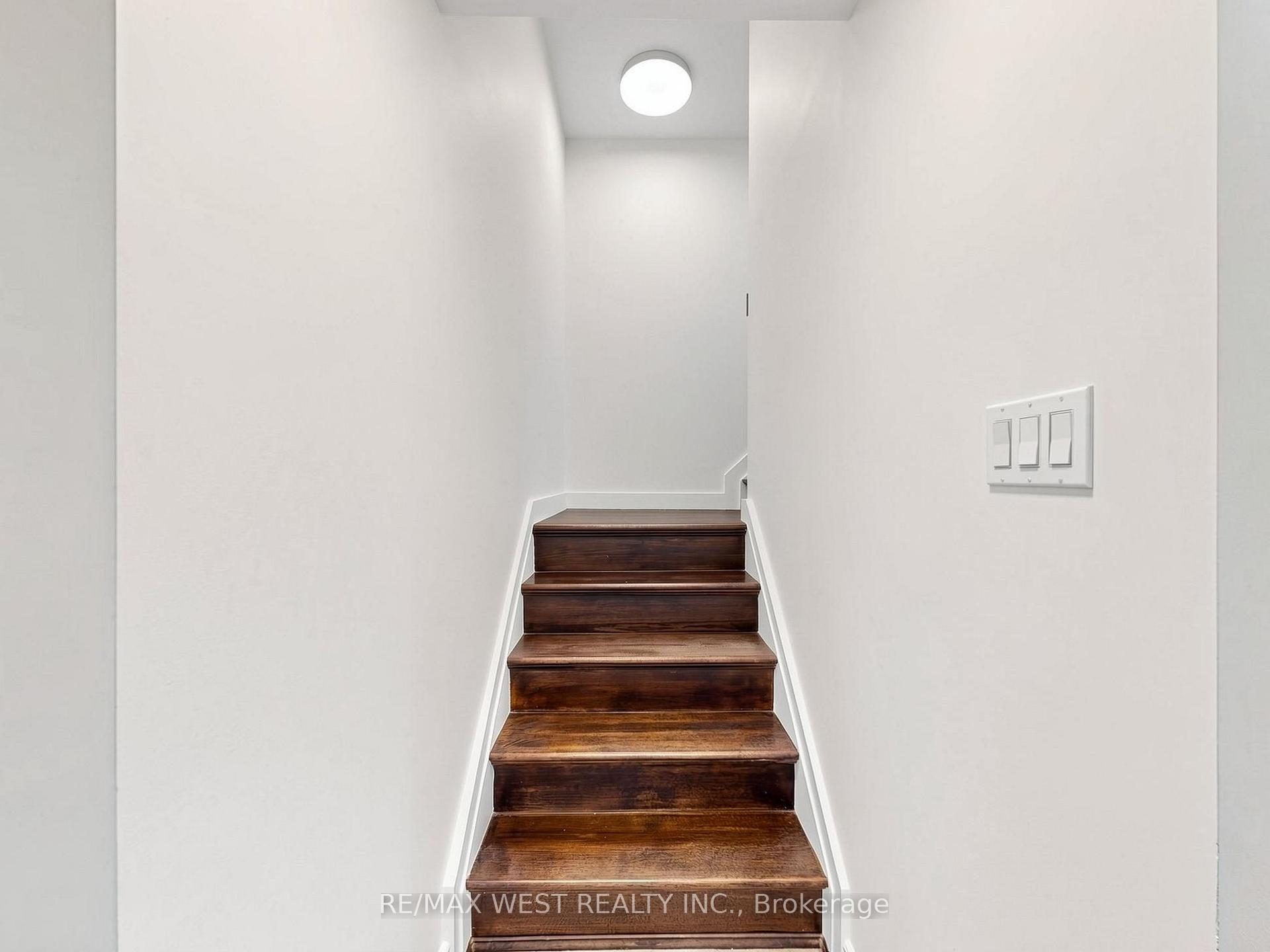 Photo 44 of 63 Echo Ridge Crescent, Vaughan, Sonoma Heights — HOMEH
