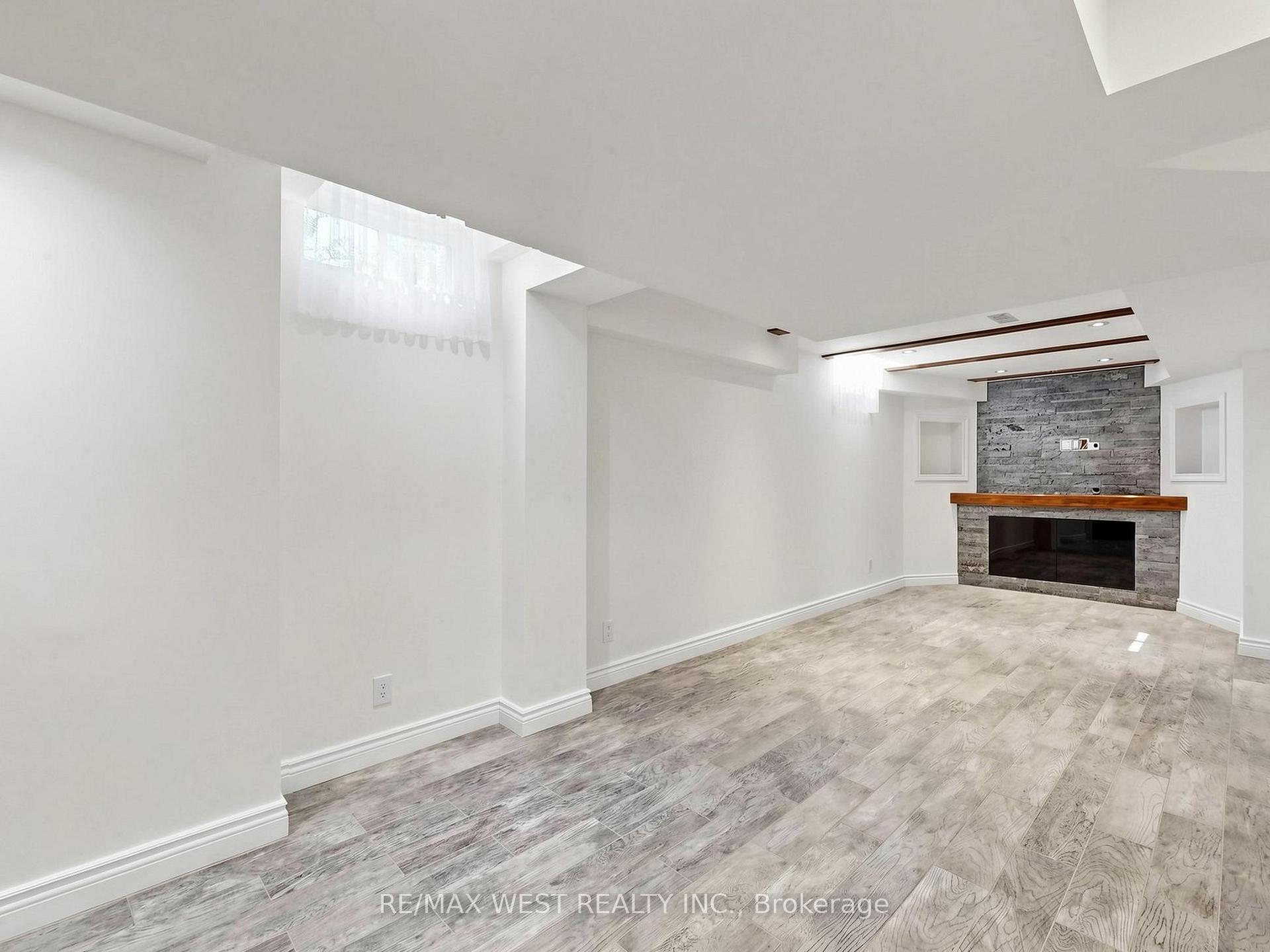 Photo 45 of 63 Echo Ridge Crescent, Vaughan, Sonoma Heights — HOMEH