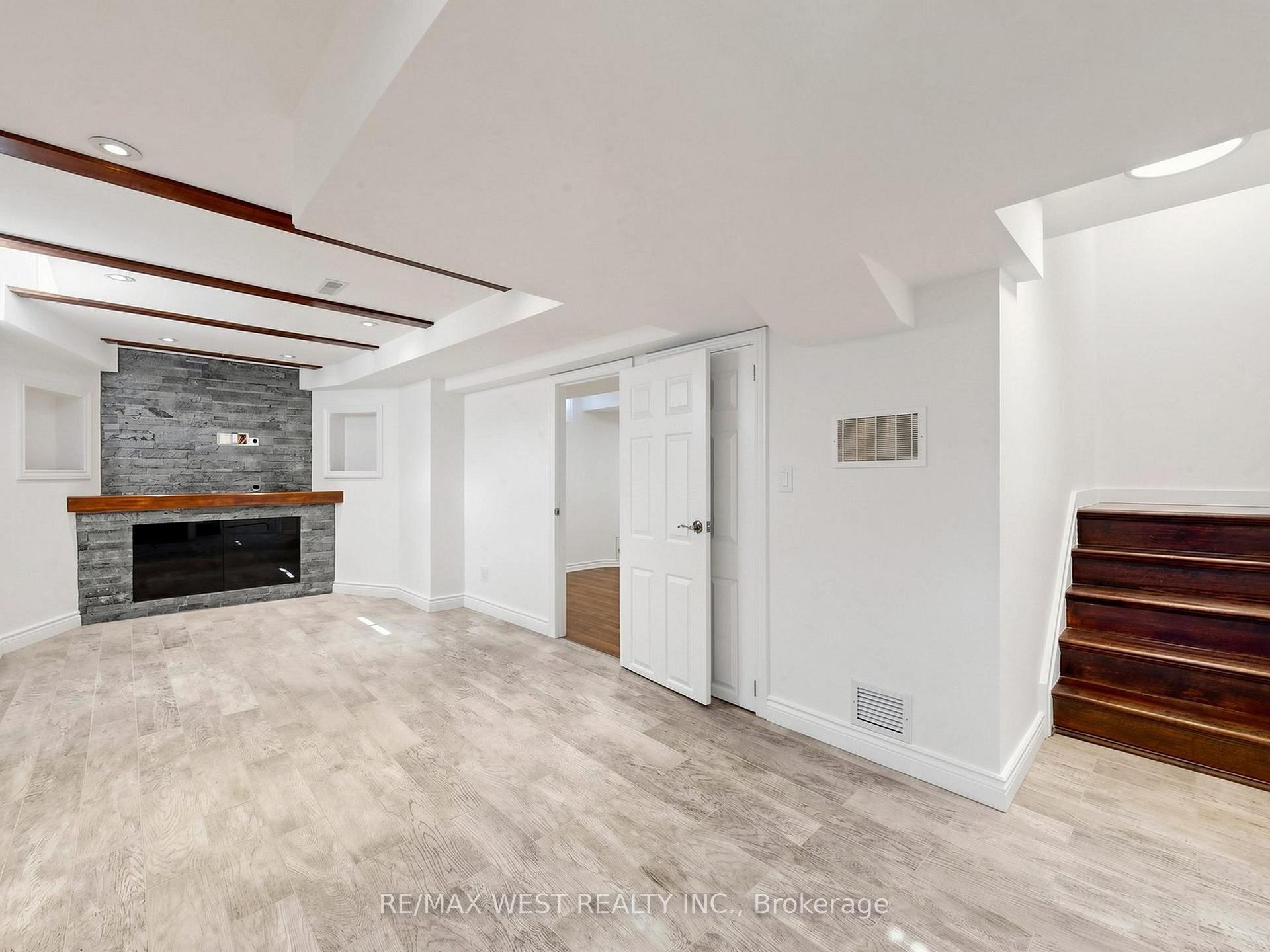 Photo 46 of 63 Echo Ridge Crescent, Vaughan, Sonoma Heights — HOMEH