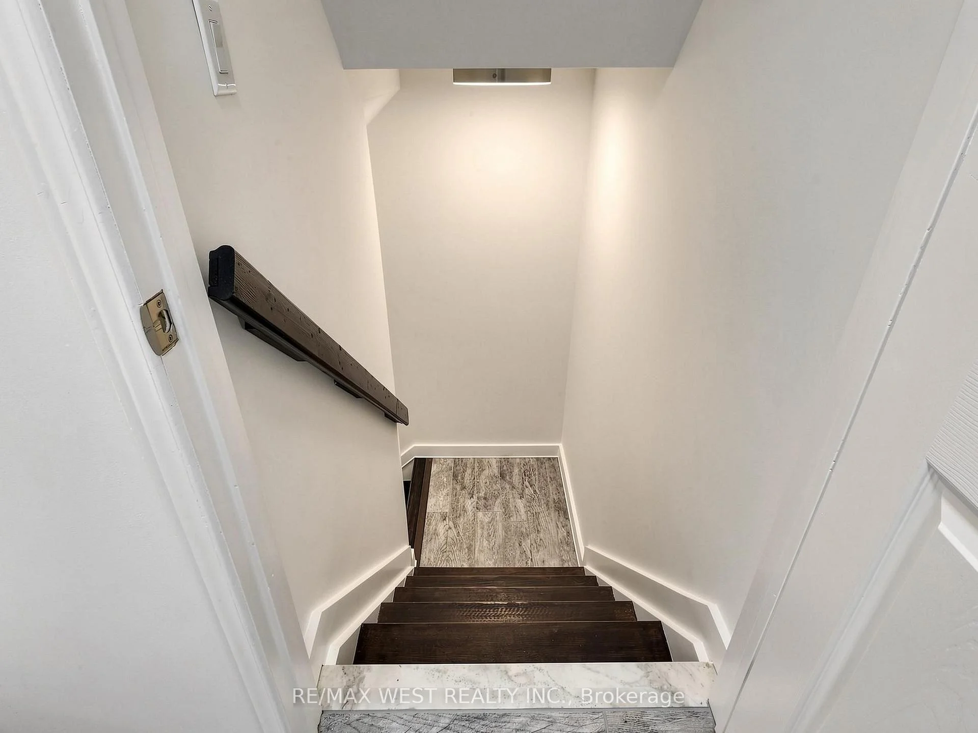 Photo 50 of 63 Echo Ridge Crescent, Vaughan, Sonoma Heights — HOMEH