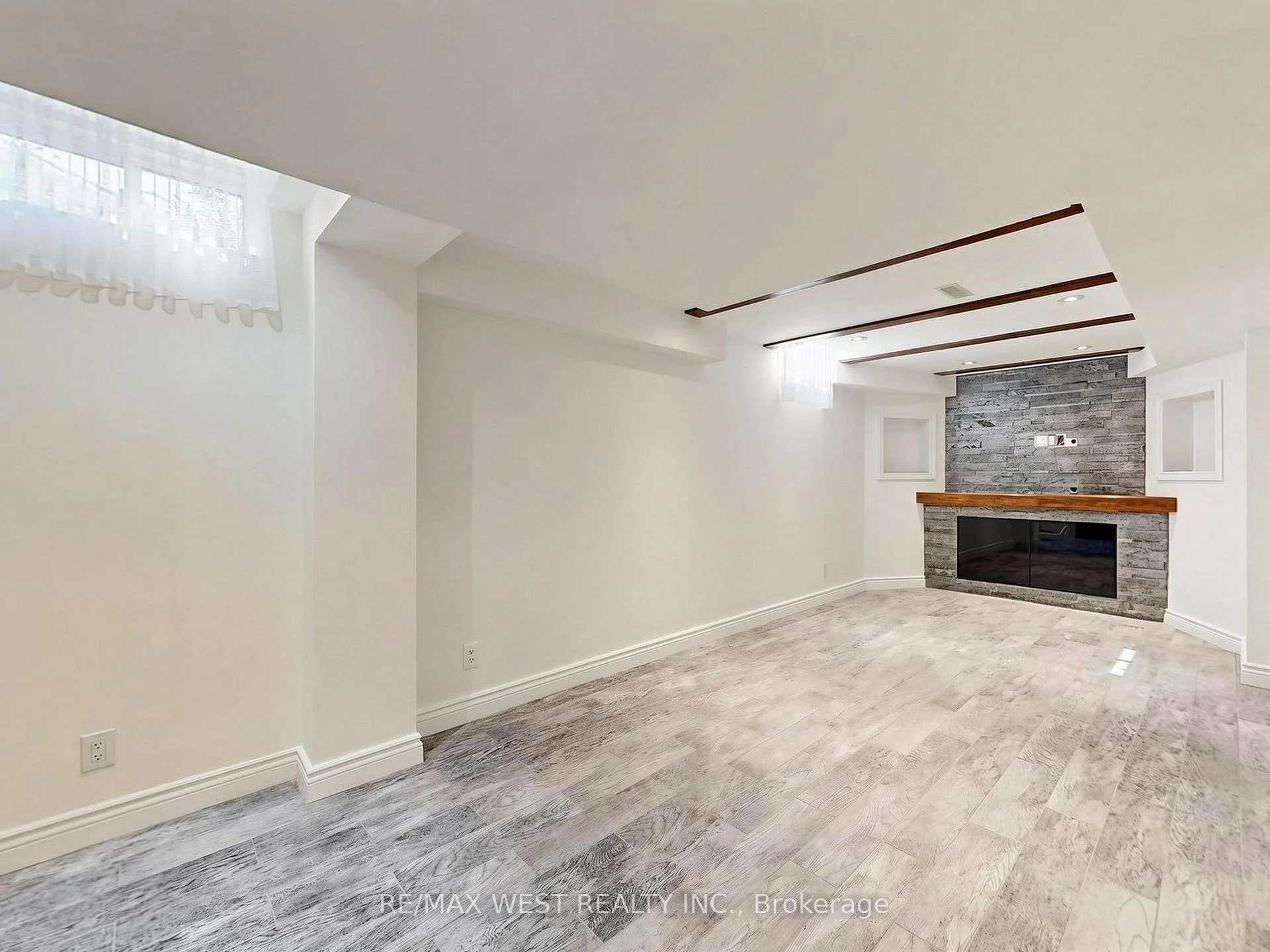 Photo 55 of 63 Echo Ridge Crescent, Vaughan, Sonoma Heights — HOMEH