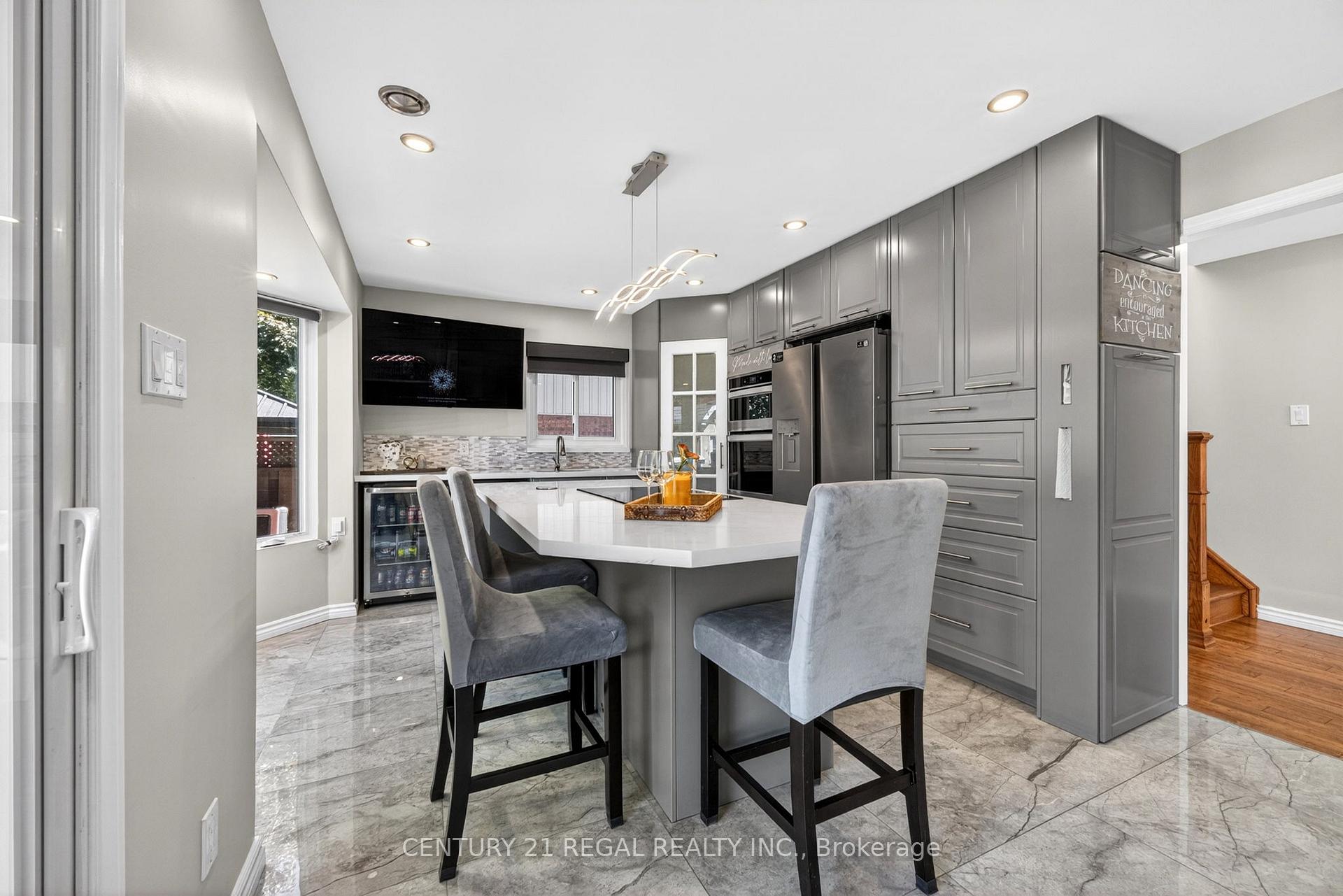 Photo 7 of 481 Camelot Drive W, Oshawa, Eastdale — HOMEH