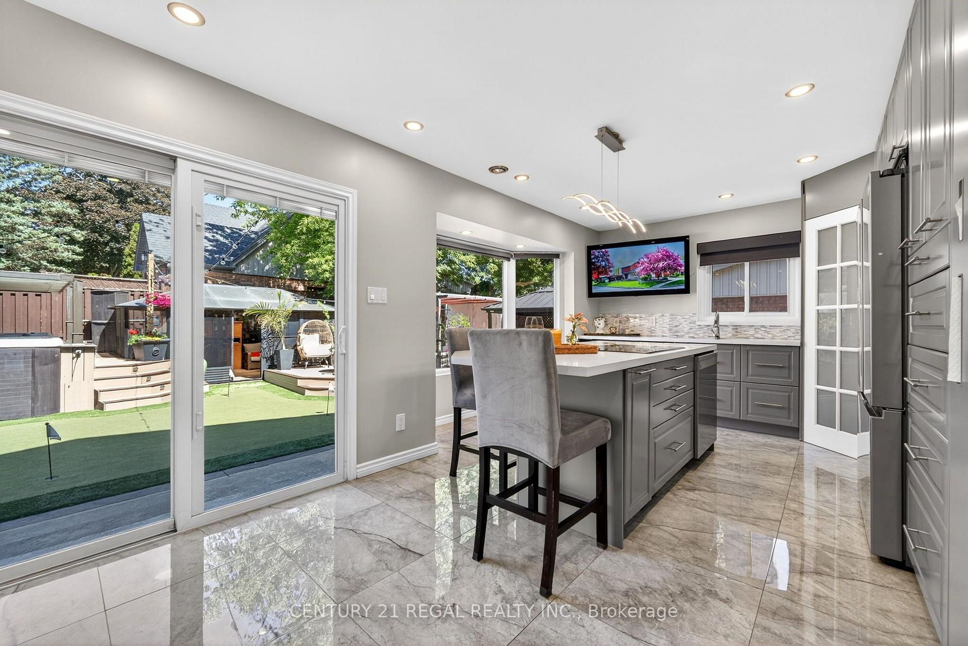 Photo 8 of 481 Camelot Drive W, Oshawa, Eastdale — HOMEH