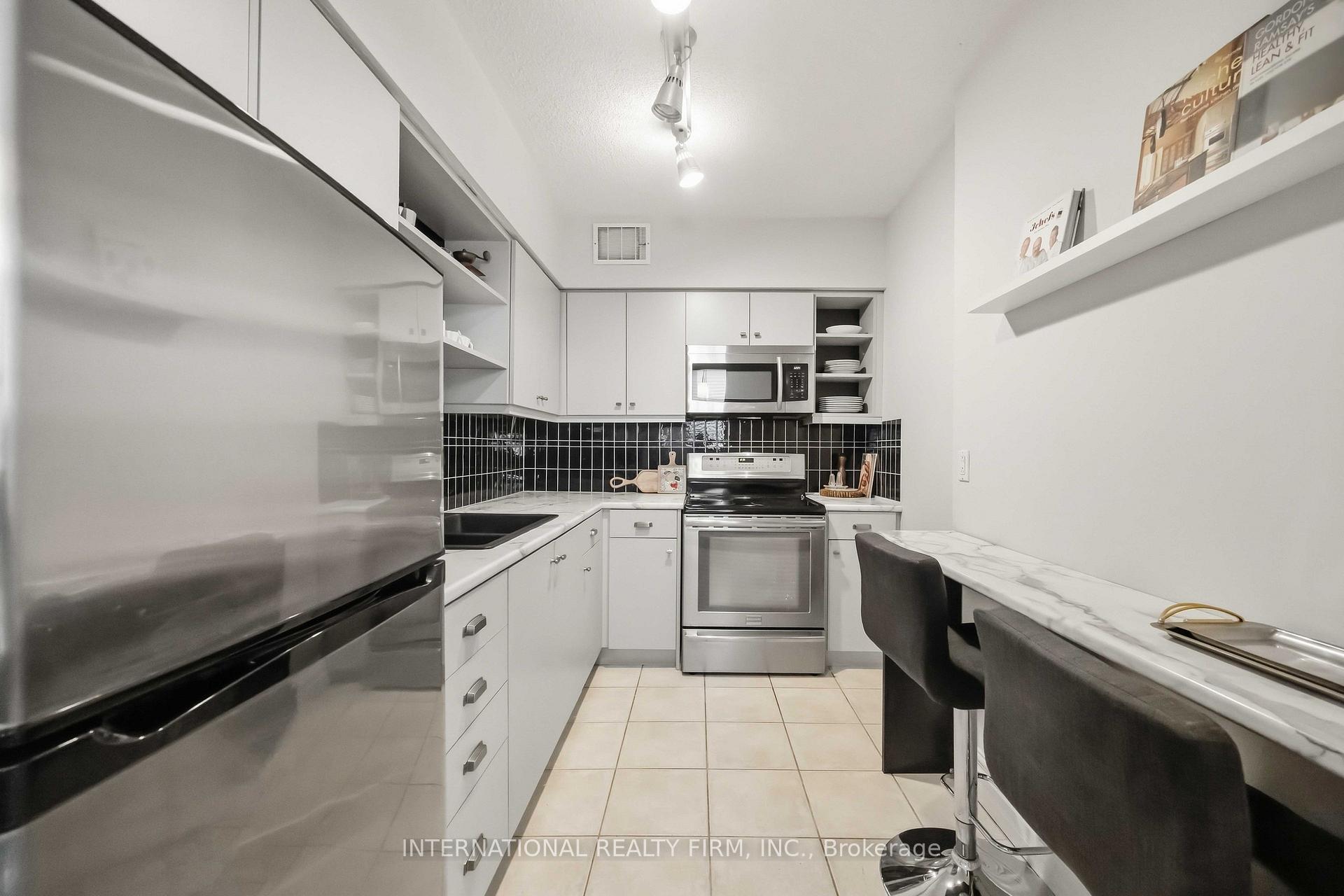 Photo 6 of Unit 101, 151 La Rose Avenue E, Etobicoke, Humber Heights — HOMEH