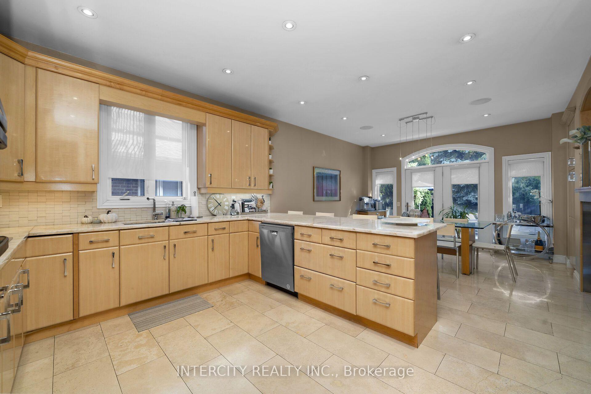 Photo 8 of 59 Kimber Crescent, Vaughan, East Woodbridge — HOMEH