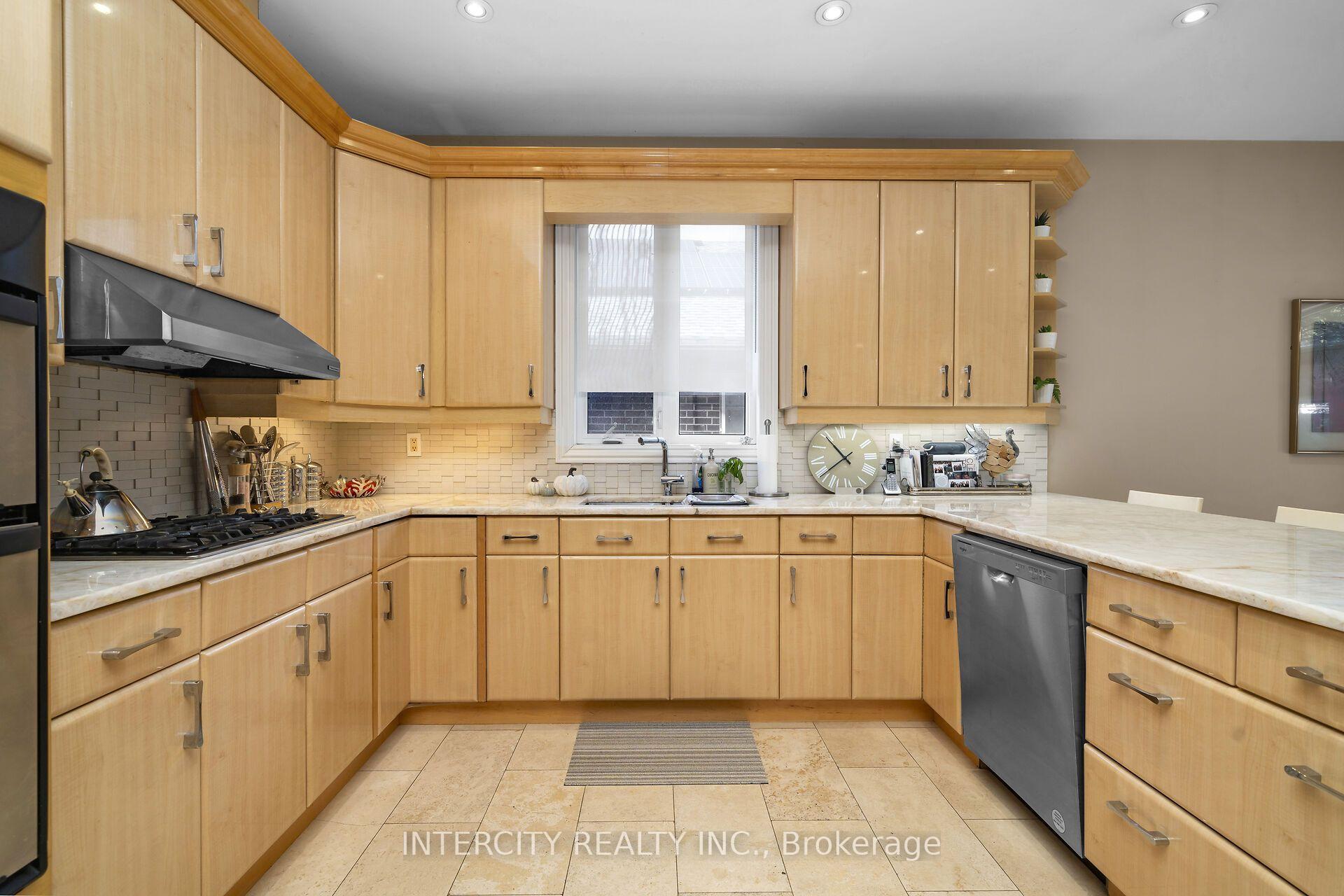 Photo 10 of 59 Kimber Crescent, Vaughan, East Woodbridge — HOMEH