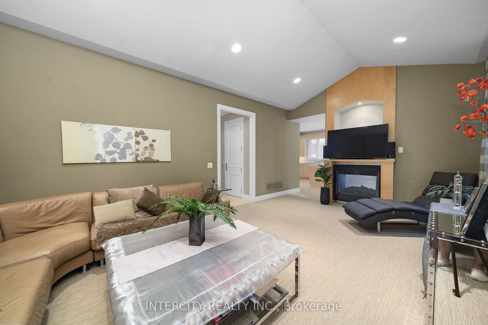 Photo 15 of 59 Kimber Crescent, Vaughan, East Woodbridge — HOMEH