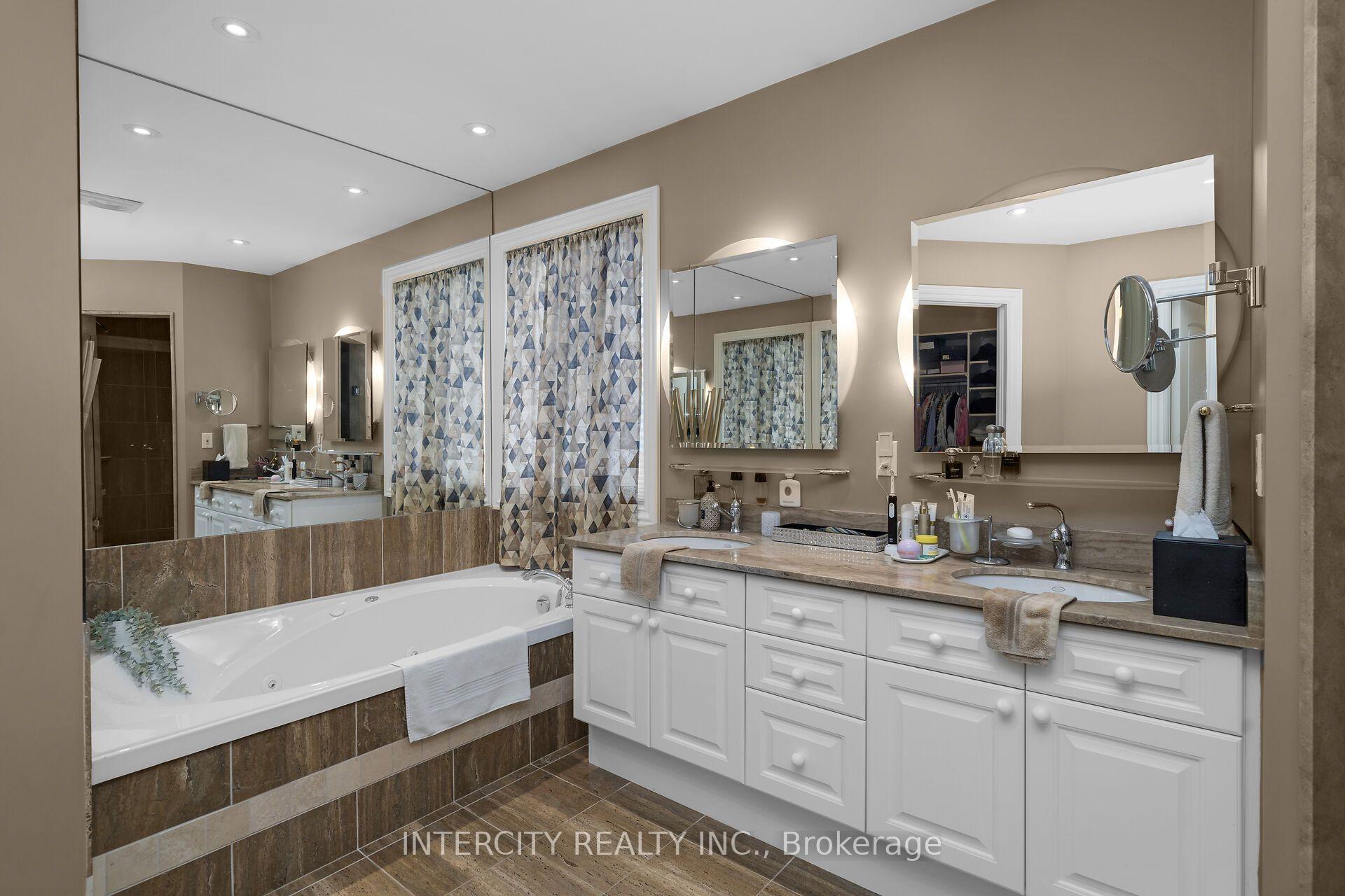Photo 25 of 59 Kimber Crescent, Vaughan, East Woodbridge — HOMEH