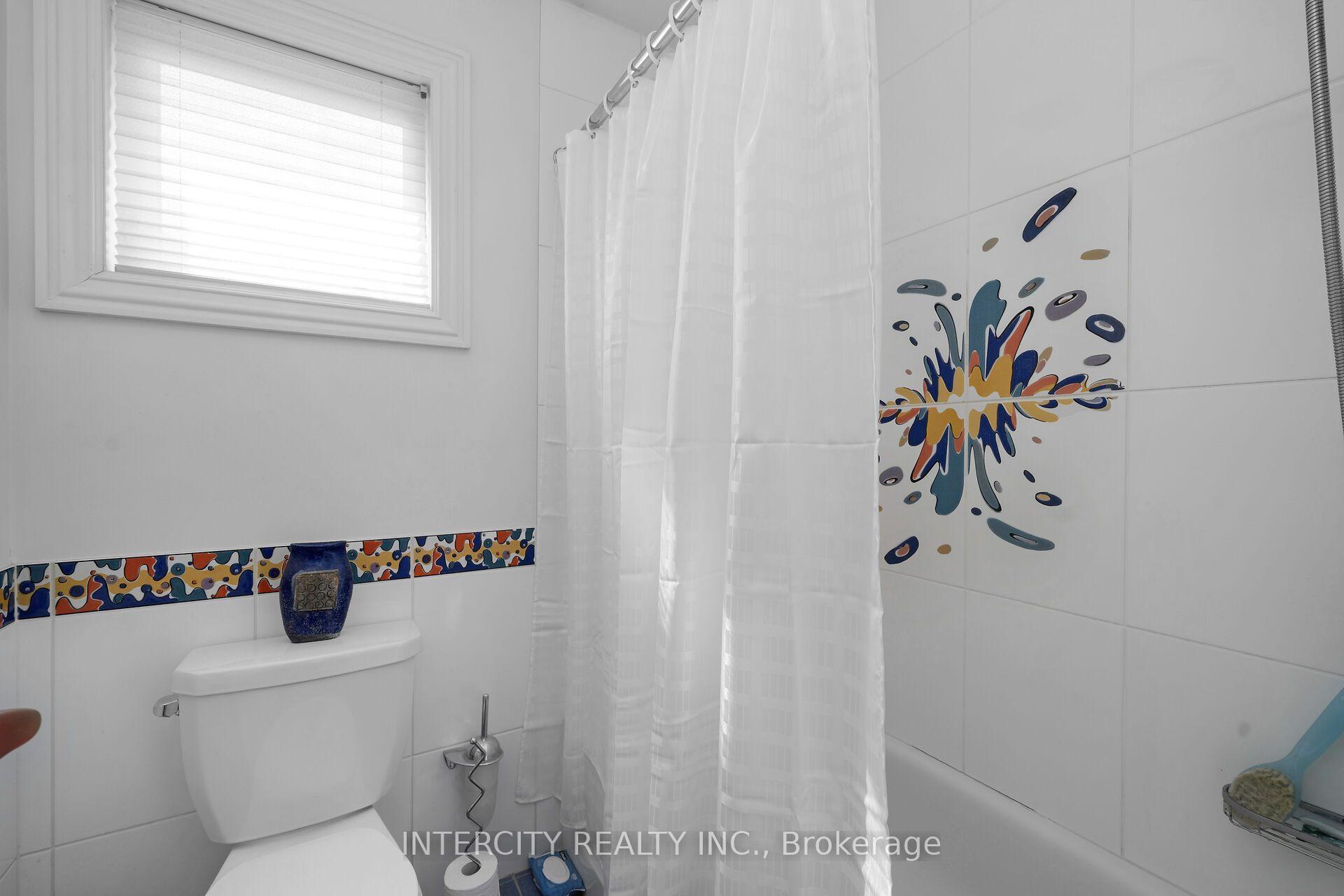 Photo 33 of 59 Kimber Crescent, Vaughan, East Woodbridge — HOMEH