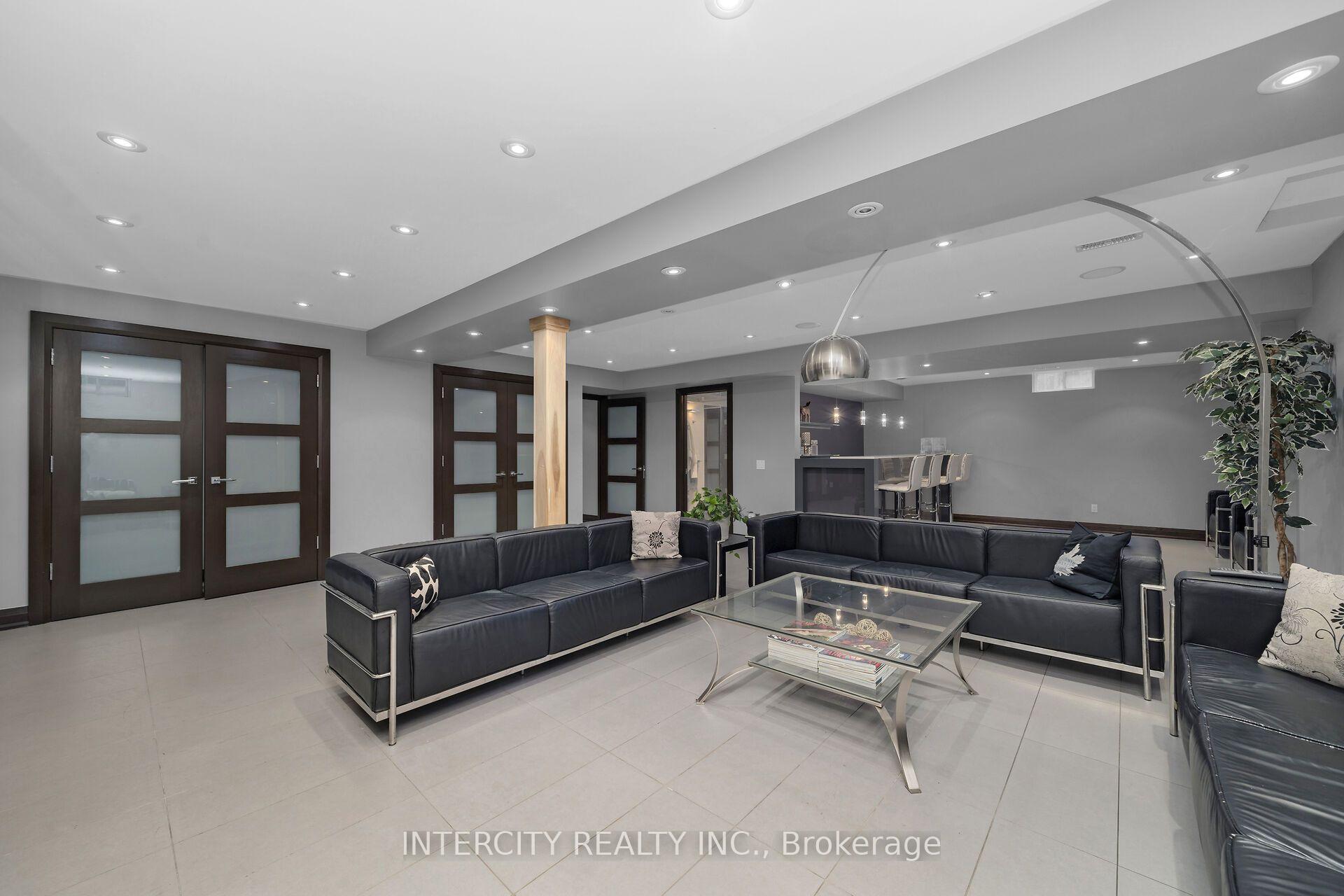 Photo 40 of 59 Kimber Crescent, Vaughan, East Woodbridge — HOMEH