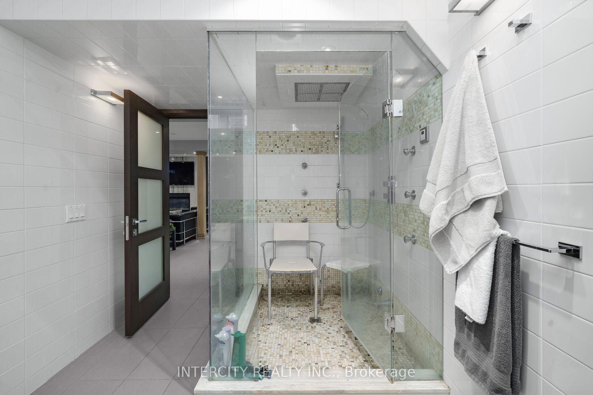 Photo 44 of 59 Kimber Crescent, Vaughan, East Woodbridge — HOMEH