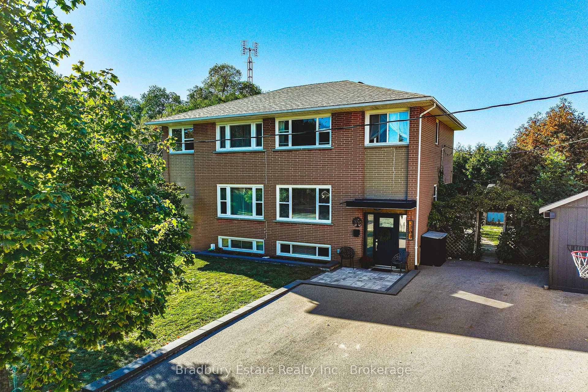 Photo of 2301 Barclay Road