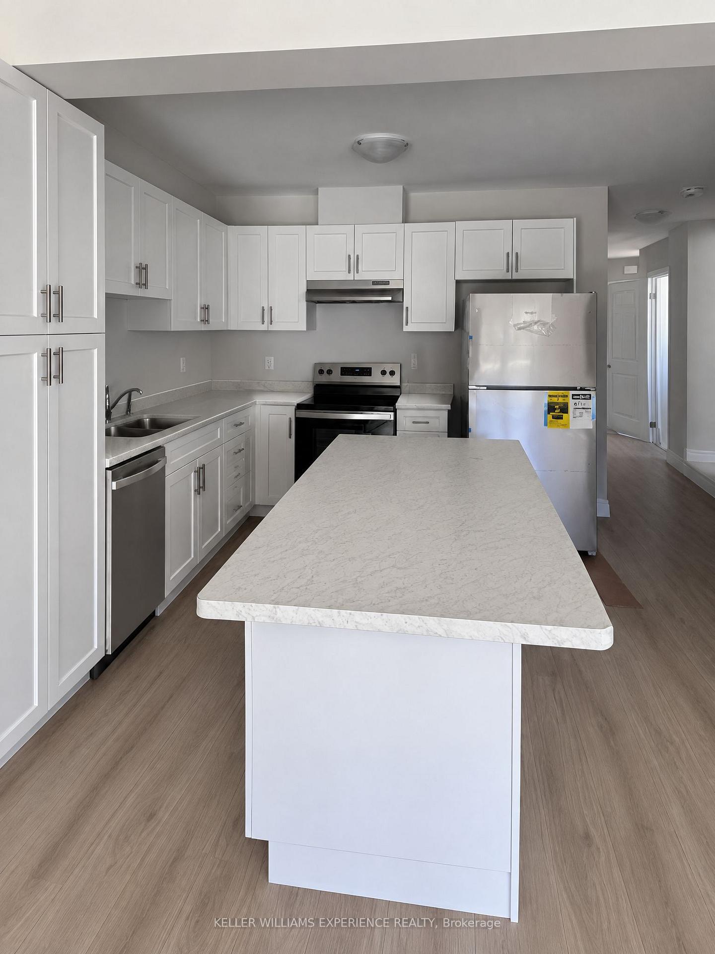 Photo 4 of 900 Wild Rose Drive, Gravenhurst, Wood (Gravenhurst) — HOMEH
