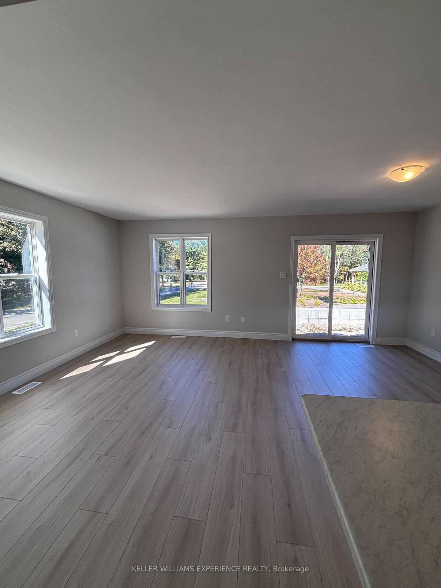 Photo 5 of 900 Wild Rose Drive, Gravenhurst, Wood (Gravenhurst) — HOMEH