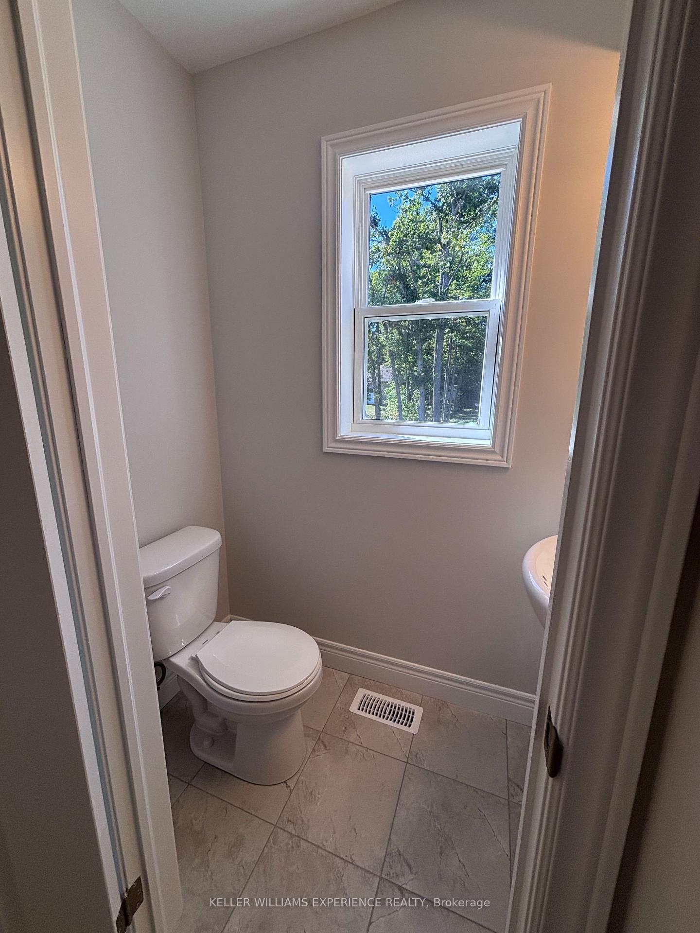 Photo 6 of 900 Wild Rose Drive, Gravenhurst, Wood (Gravenhurst) — HOMEH