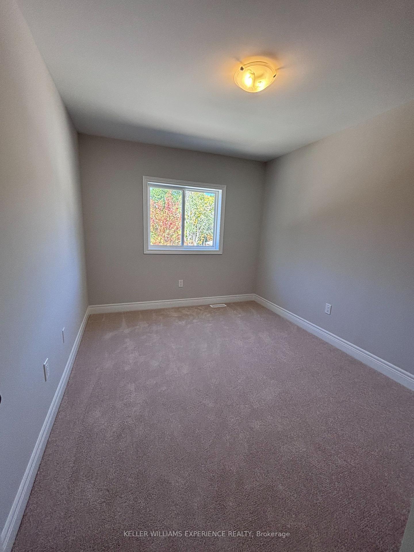 Photo 9 of 900 Wild Rose Drive, Gravenhurst, Wood (Gravenhurst) — HOMEH