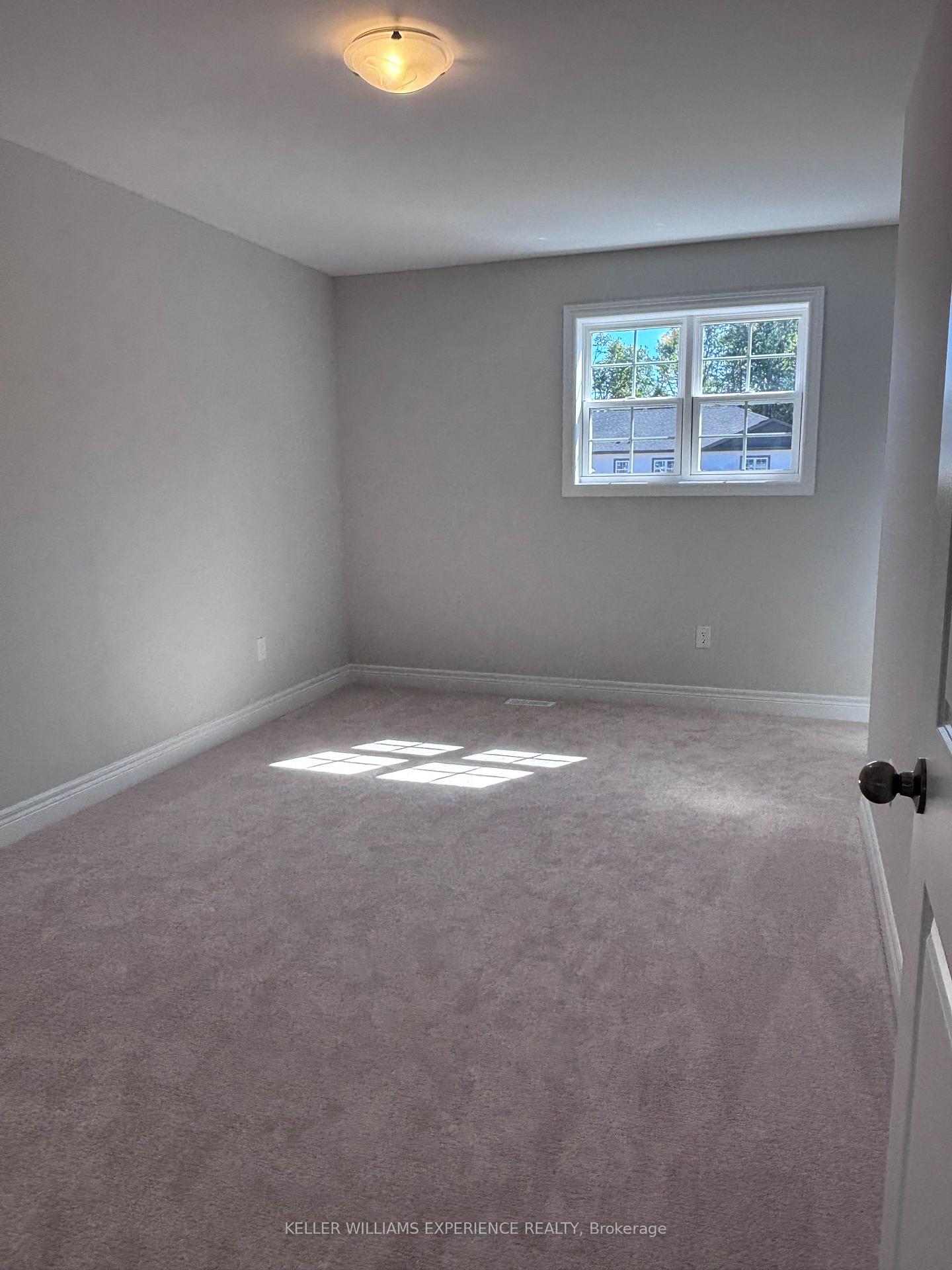 Photo 11 of 900 Wild Rose Drive, Gravenhurst, Wood (Gravenhurst) — HOMEH