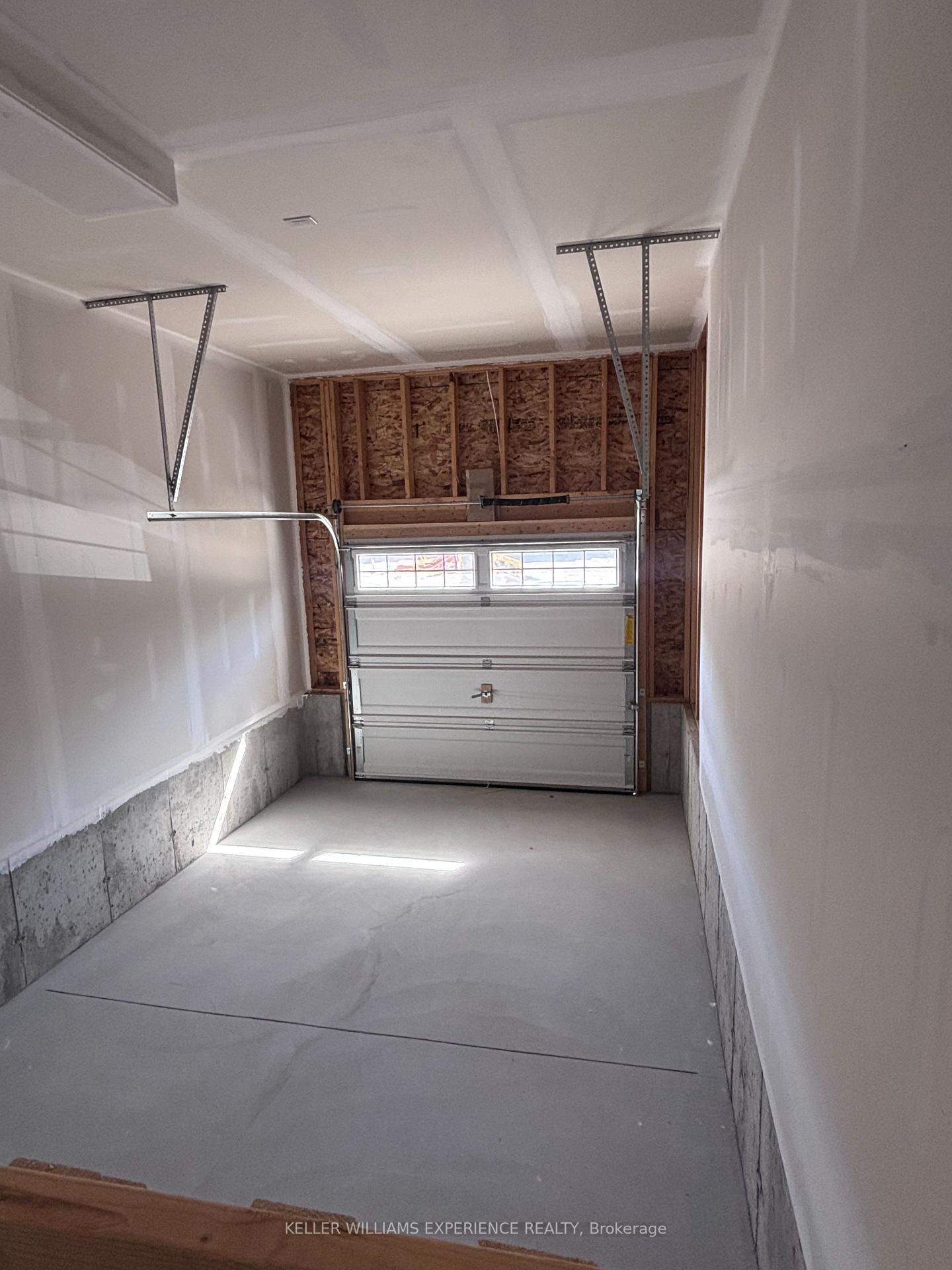 Photo 12 of 900 Wild Rose Drive, Gravenhurst, Wood (Gravenhurst) — HOMEH