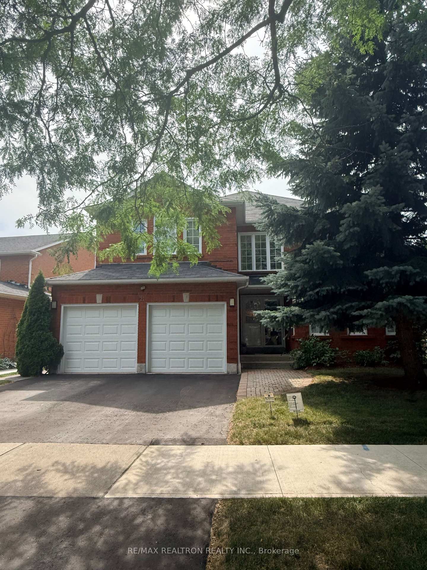 Photo 2 of 8 Waterdown Crescent, Whitby, Rolling Acres — HOMEH