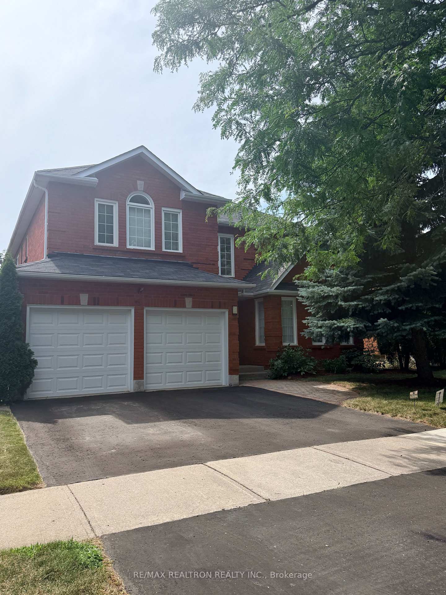 Photo 3 of 8 Waterdown Crescent, Whitby, Rolling Acres — HOMEH