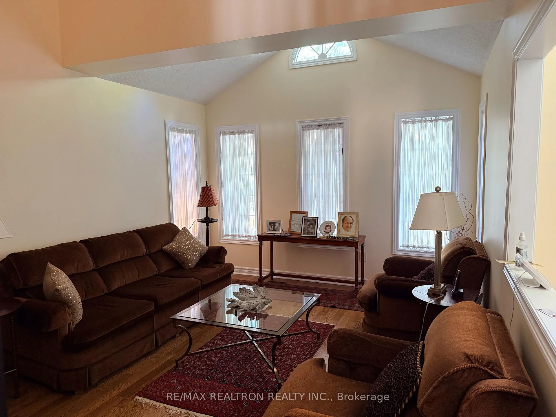 Photo 11 of 8 Waterdown Crescent, Whitby, Rolling Acres — HOMEH