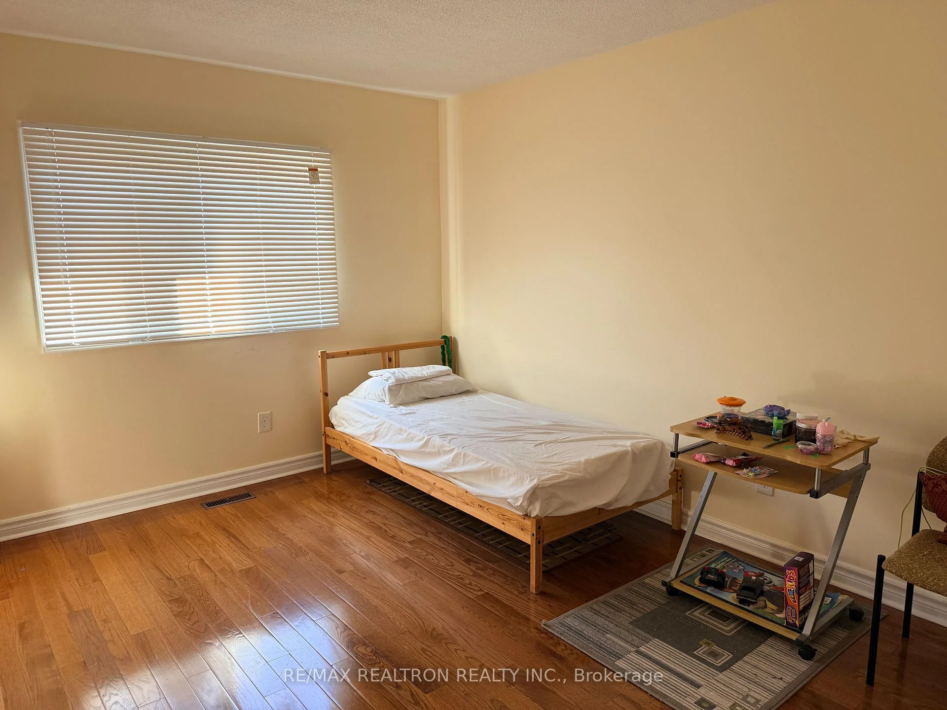 Photo 22 of 8 Waterdown Crescent, Whitby, Rolling Acres — HOMEH