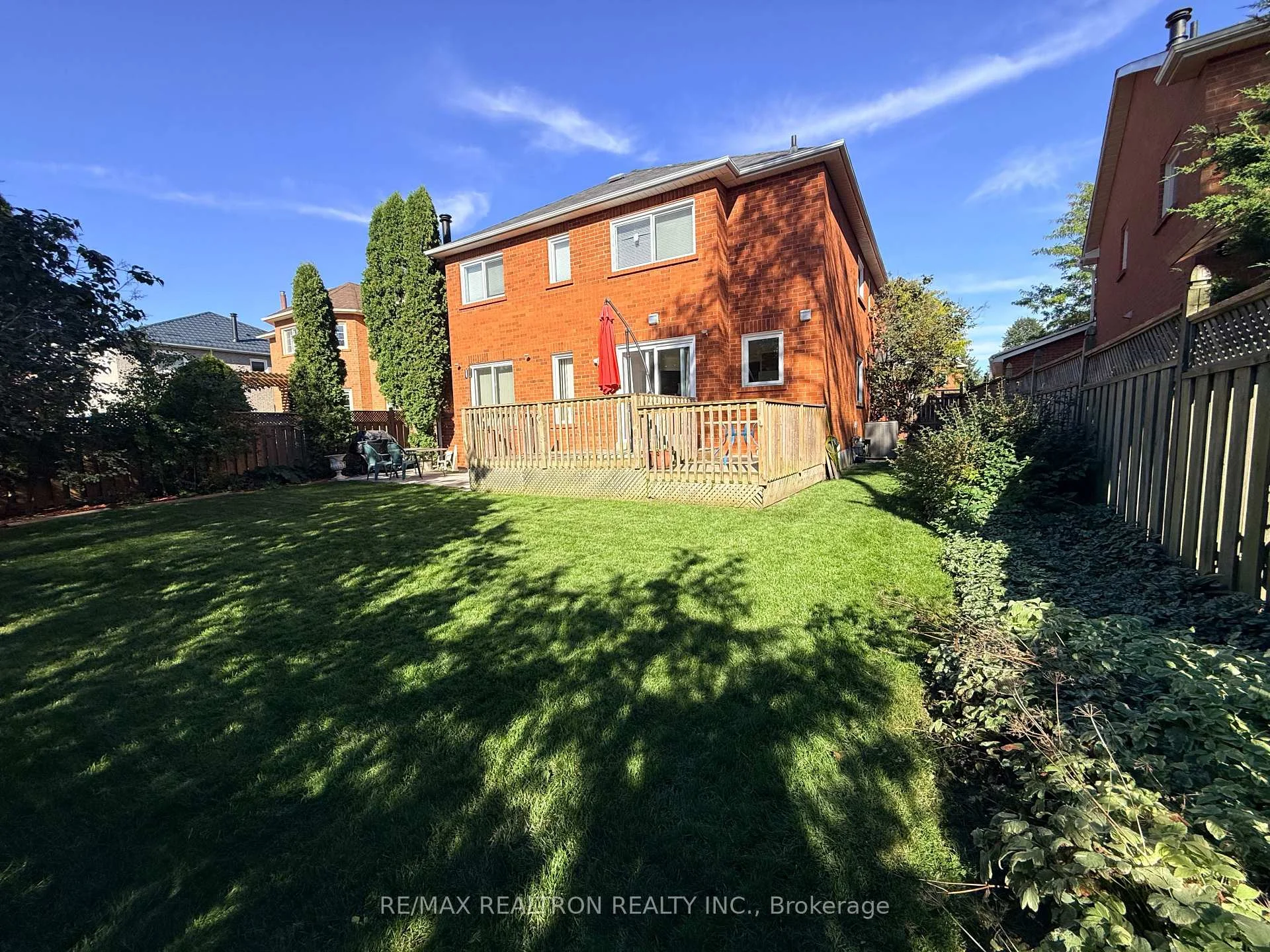 Photo 27 of 8 Waterdown Crescent, Whitby, Rolling Acres — HOMEH
