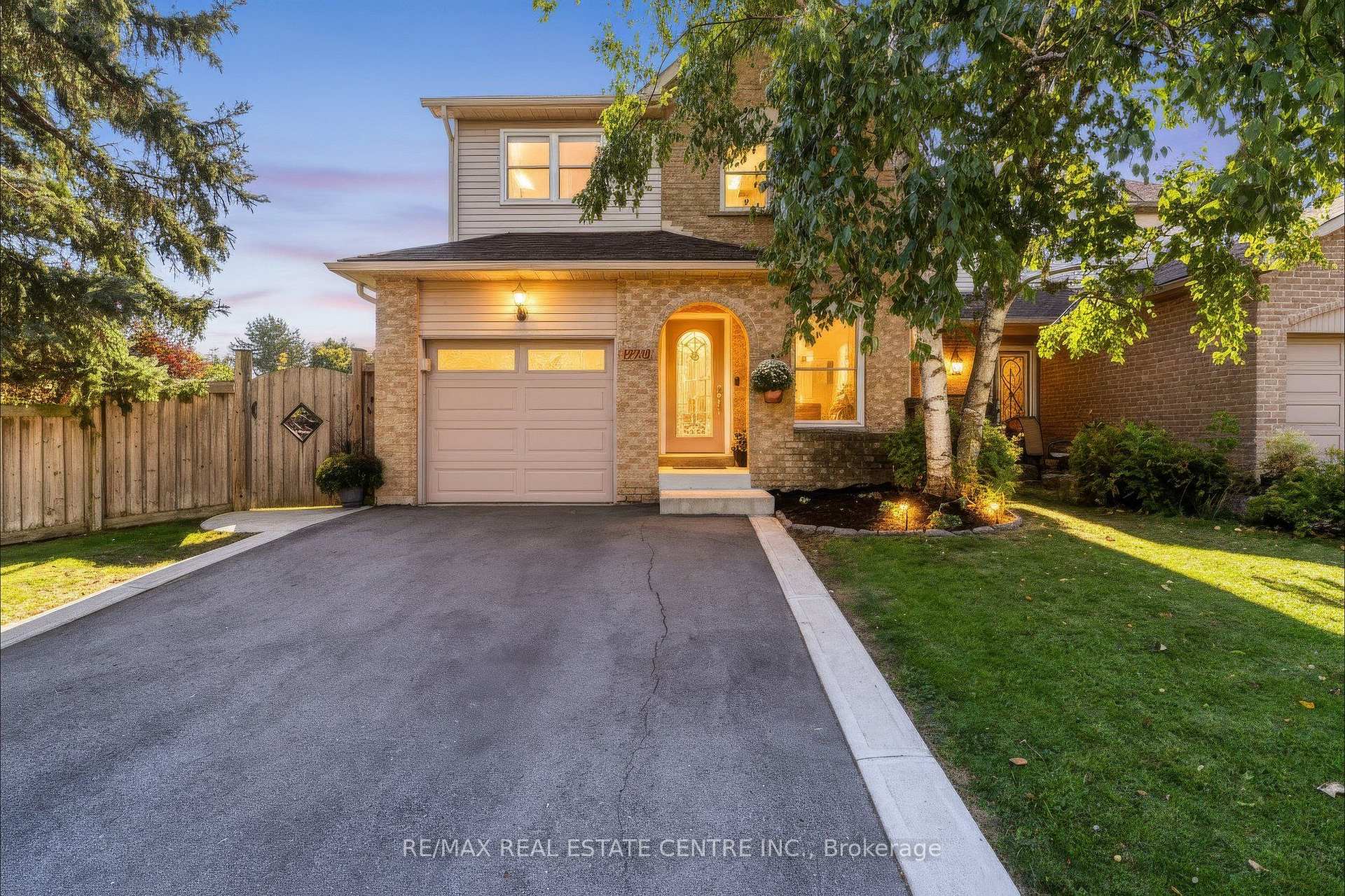 Photo 1 of 220 Harvest Drive, Milton, Bronte Meadows — HOMEH