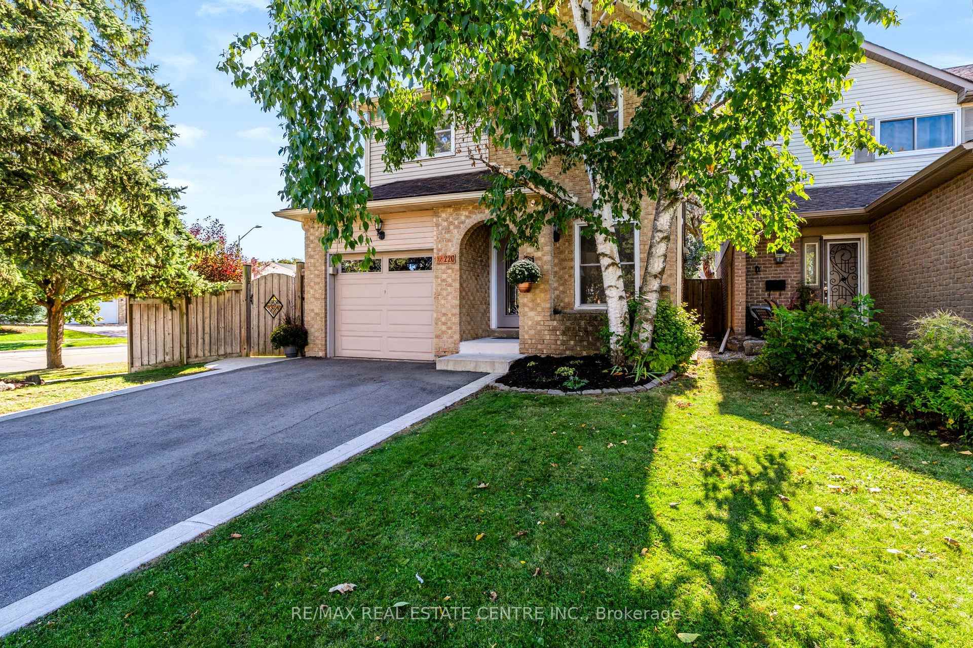 Photo 2 of 220 Harvest Drive, Milton, Bronte Meadows — HOMEH
