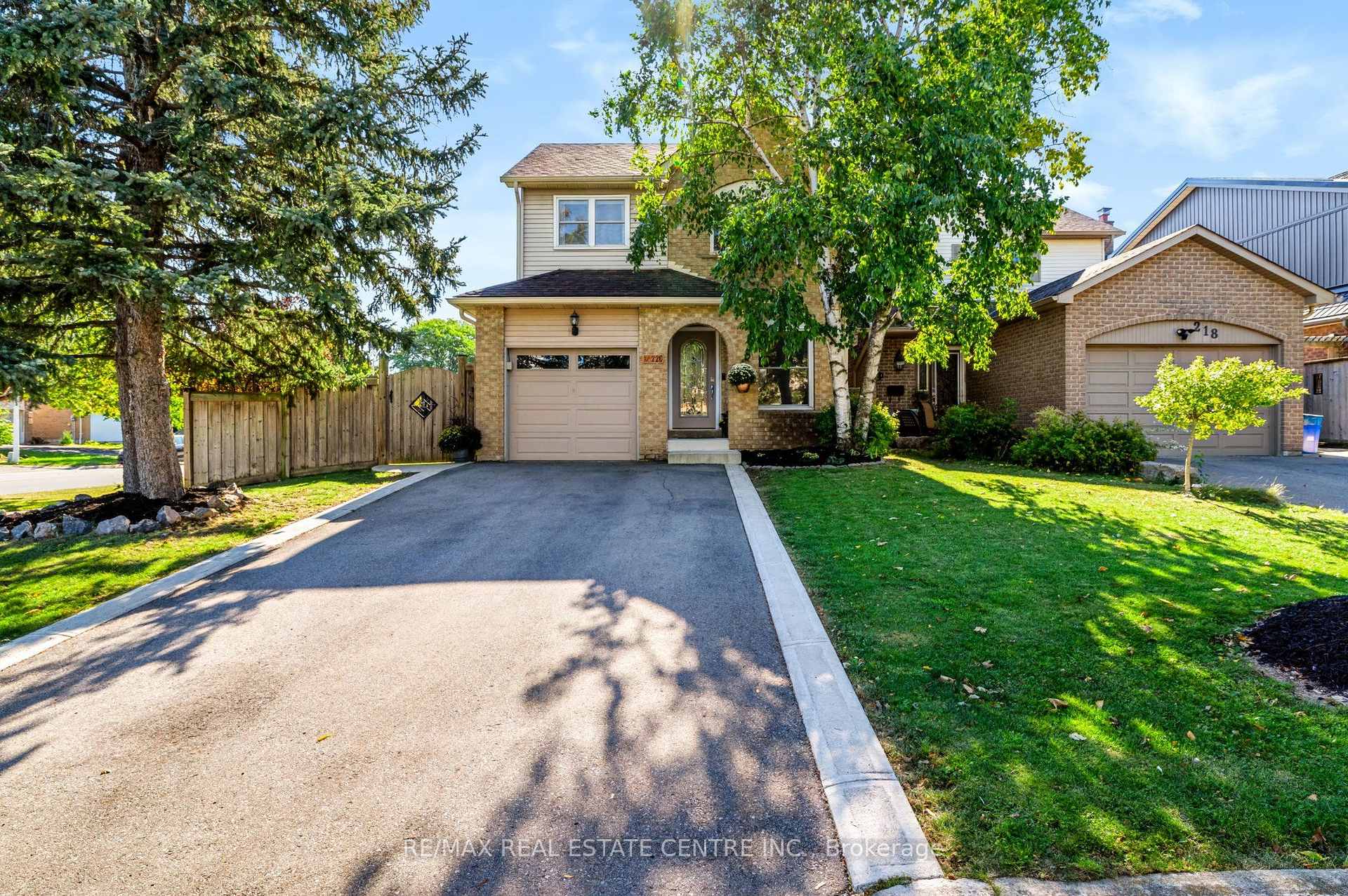 Photo 3 of 220 Harvest Drive, Milton, Bronte Meadows — HOMEH
