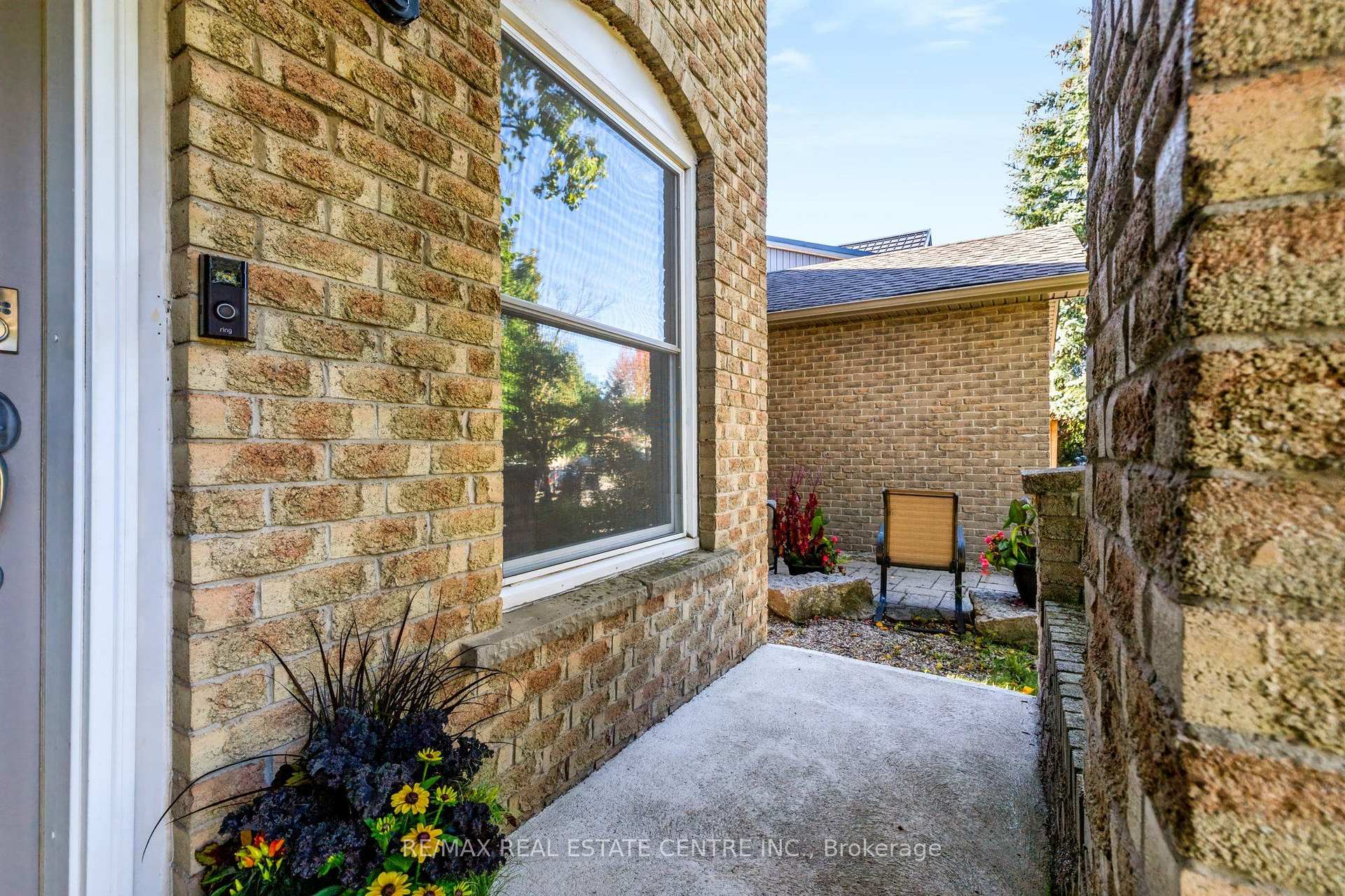 Photo 4 of 220 Harvest Drive, Milton, Bronte Meadows — HOMEH
