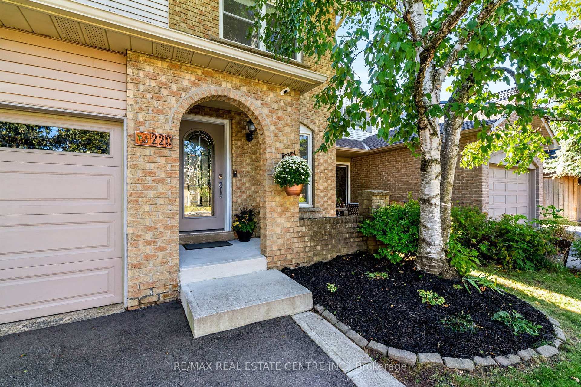 Photo 5 of 220 Harvest Drive, Milton, Bronte Meadows — HOMEH