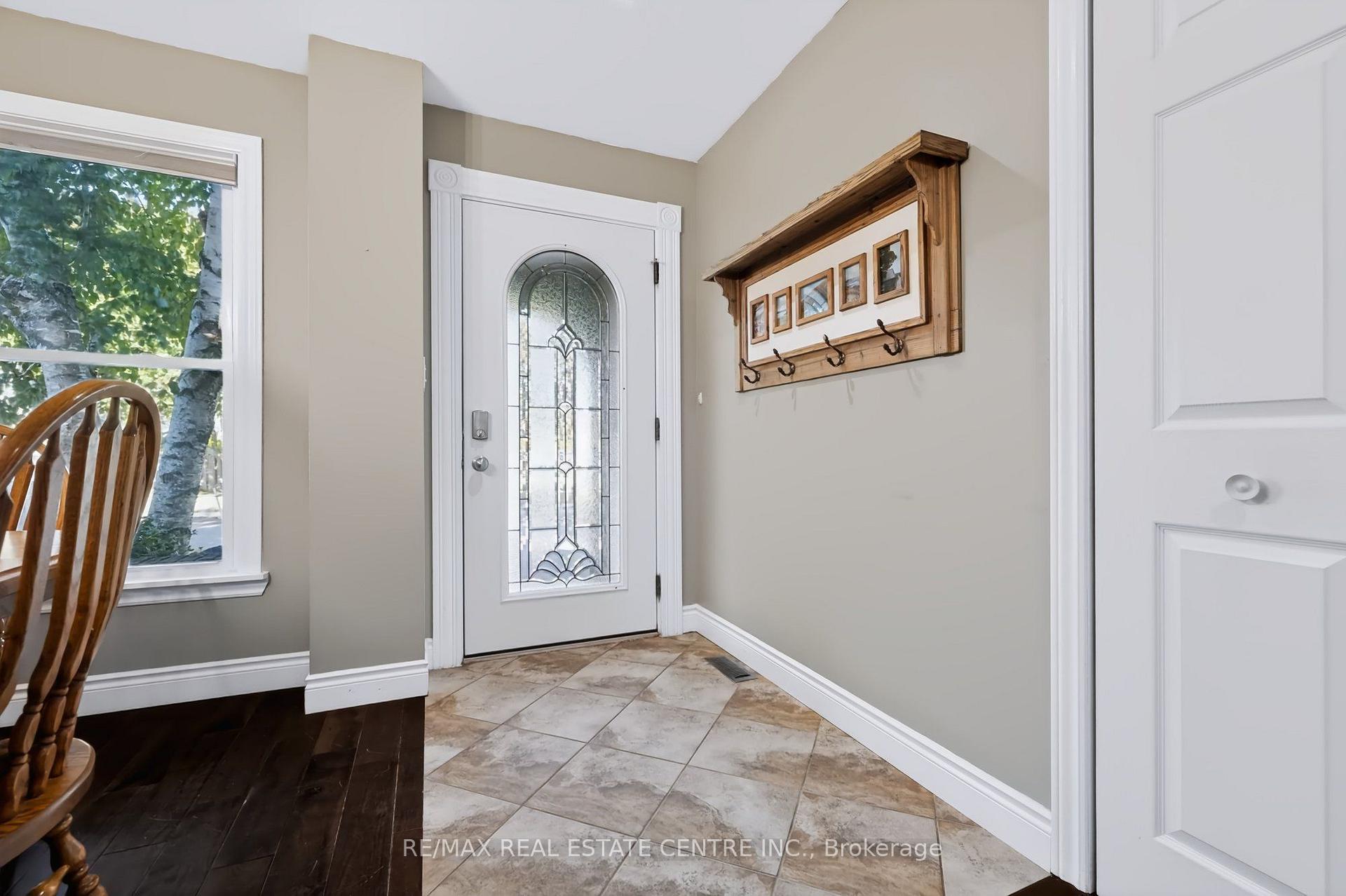 Photo 6 of 220 Harvest Drive, Milton, Bronte Meadows — HOMEH