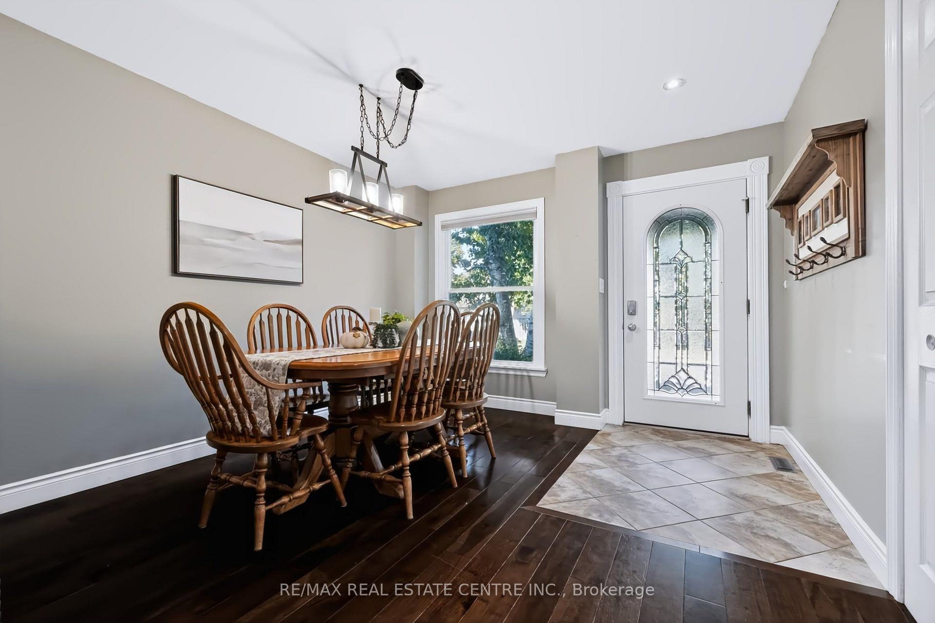 Photo 8 of 220 Harvest Drive, Milton, Bronte Meadows — HOMEH