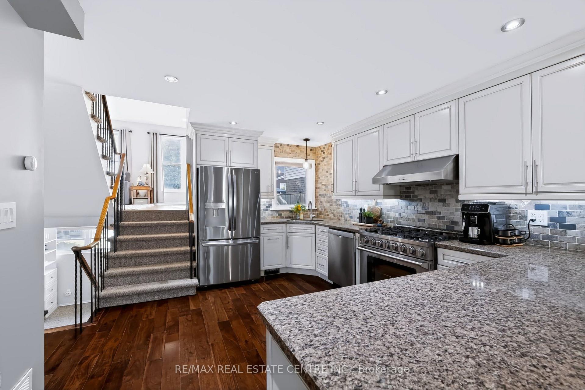Photo 10 of 220 Harvest Drive, Milton, Bronte Meadows — HOMEH