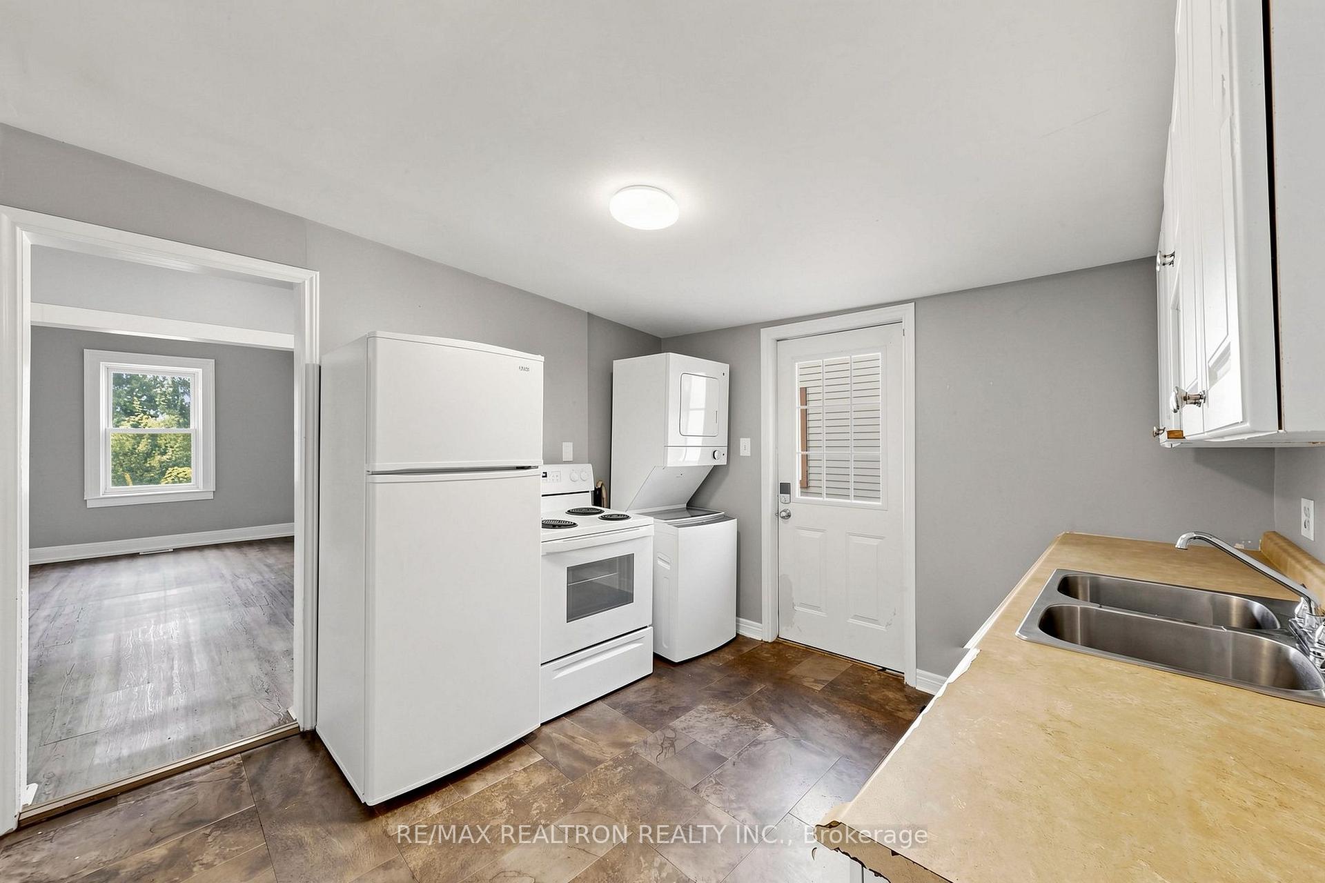 Photo 35 of 185 Parkhill Road, Peterborough, Town Ward 3 — HOMEH
