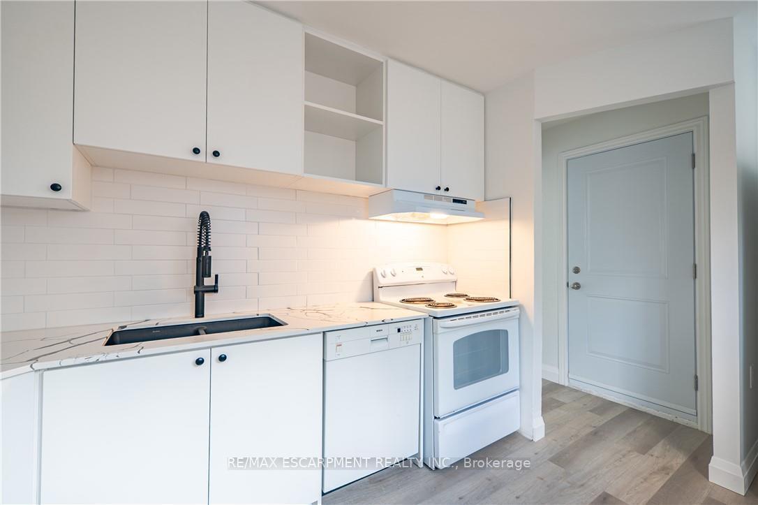 Photo 6 of 150 Beland Avenue S, Hamilton, Bartonville — HOMEH