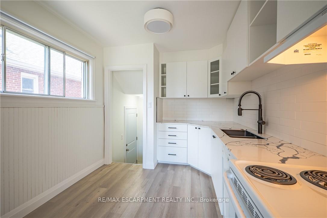 Photo 7 of 150 Beland Avenue S, Hamilton, Bartonville — HOMEH