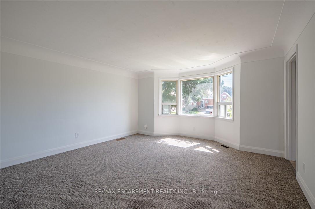 Photo 12 of 150 Beland Avenue S, Hamilton, Bartonville — HOMEH