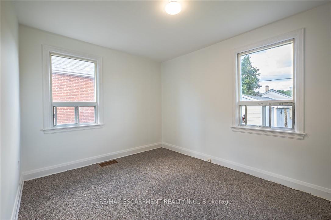 Photo 16 of 150 Beland Avenue S, Hamilton, Bartonville — HOMEH