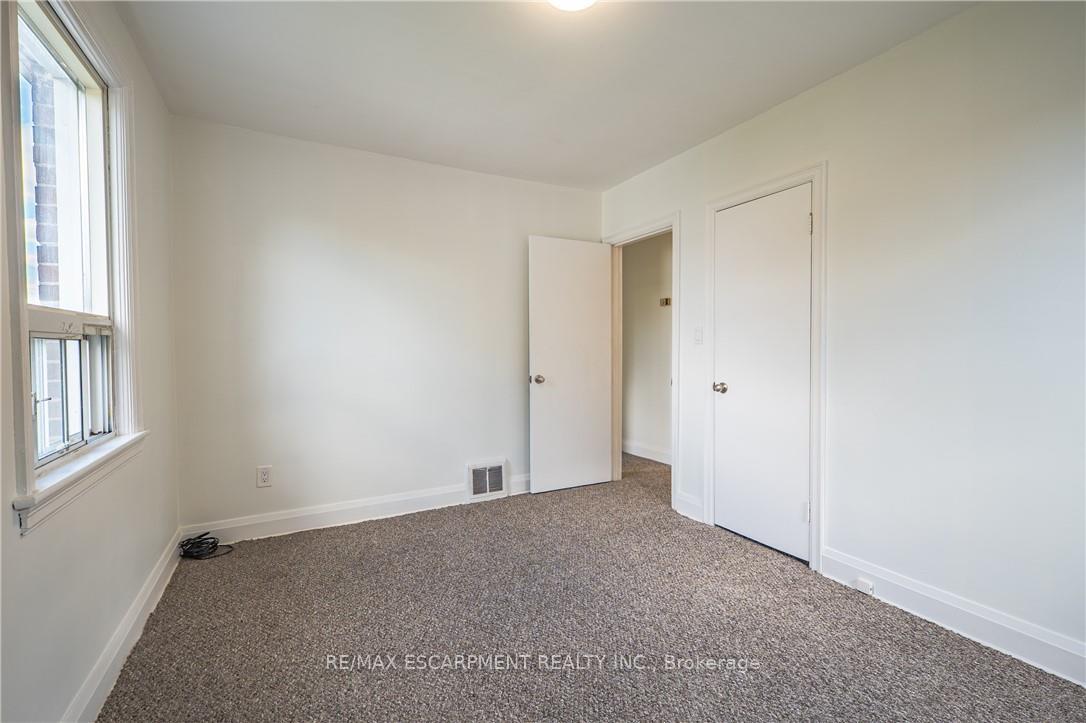 Photo 17 of 150 Beland Avenue S, Hamilton, Bartonville — HOMEH