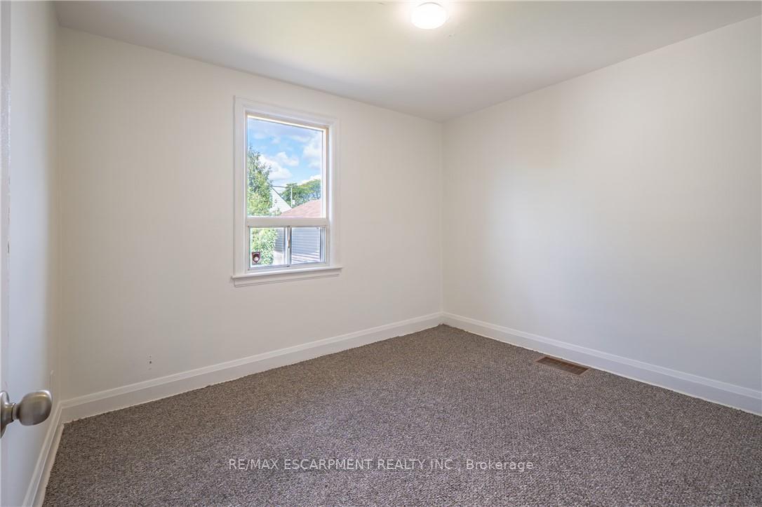 Photo 18 of 150 Beland Avenue S, Hamilton, Bartonville — HOMEH
