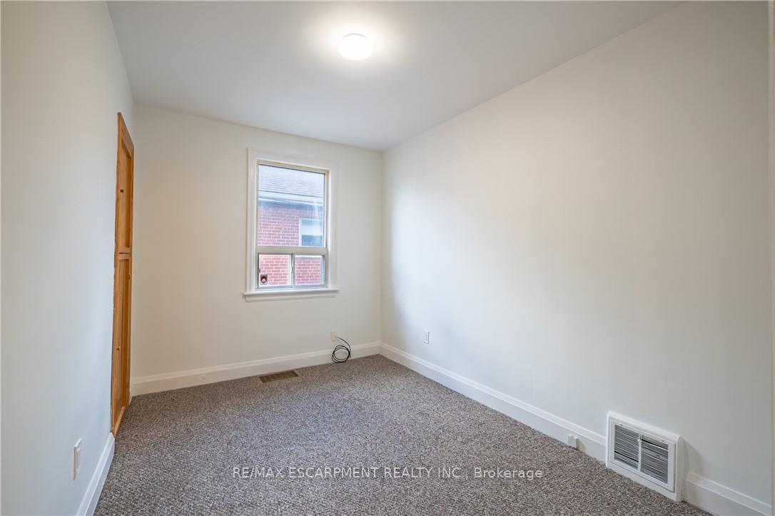 Photo 19 of 150 Beland Avenue S, Hamilton, Bartonville — HOMEH