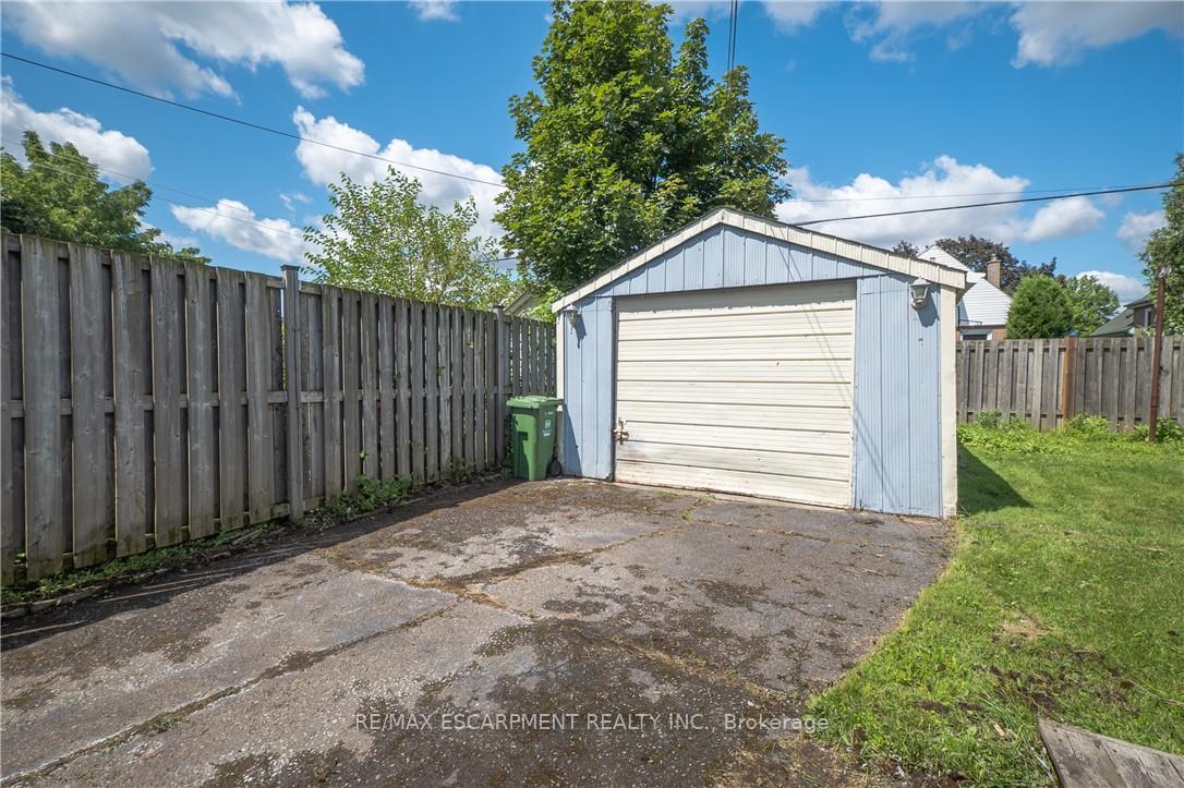 Photo 26 of 150 Beland Avenue S, Hamilton, Bartonville — HOMEH