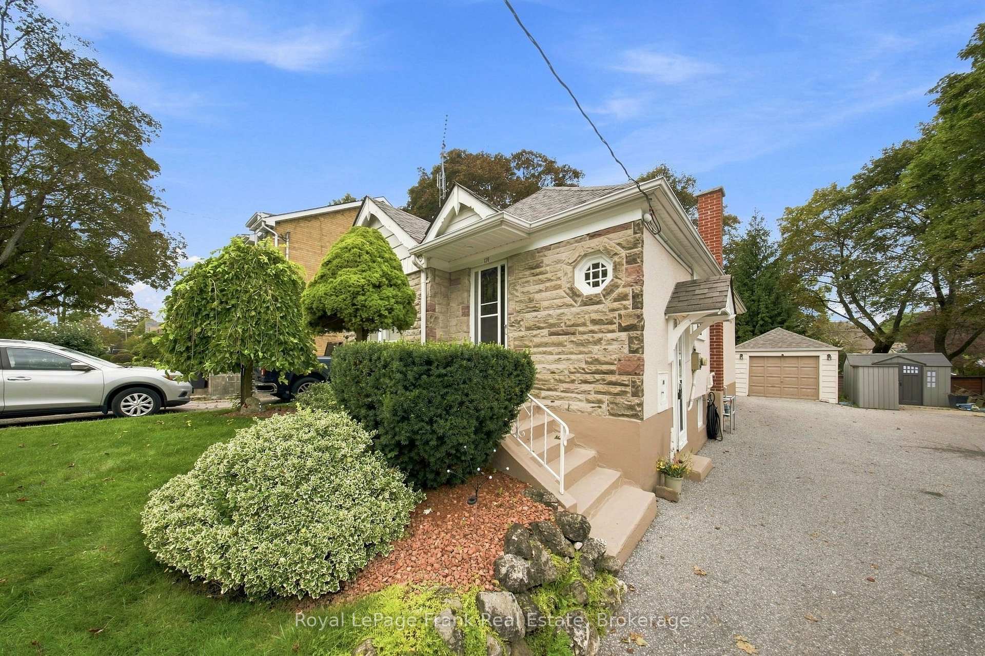Photo 3 of 126 Lauder Road, Oshawa, O'Neill — HOMEH
