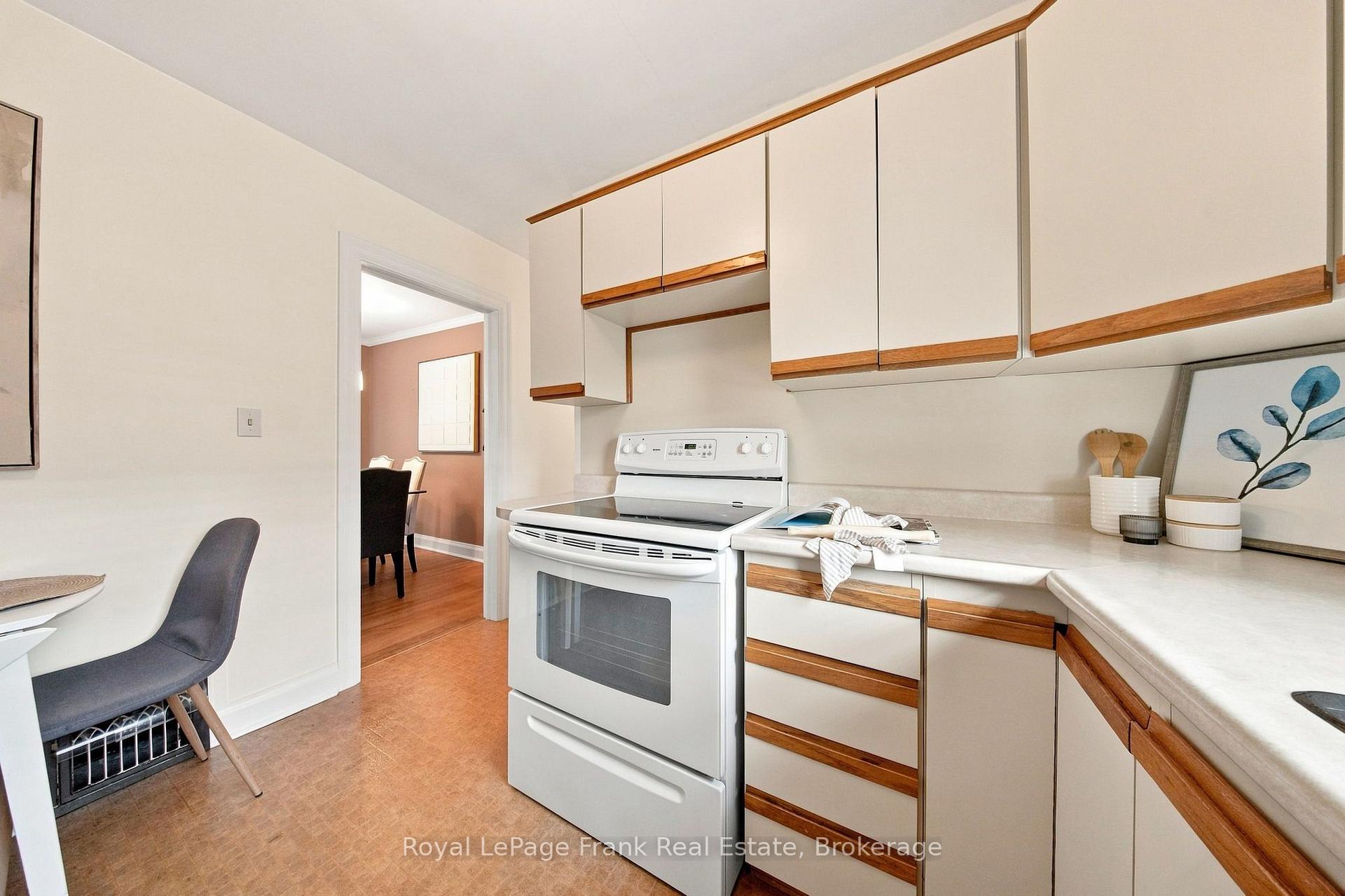 Photo 12 of 126 Lauder Road, Oshawa, O'Neill — HOMEH